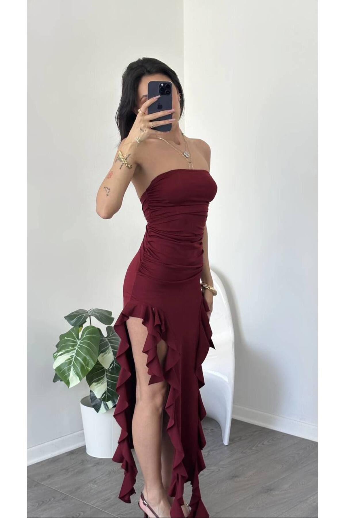 Sudelim butik Fırfır yırtmaçlı straplez elbise