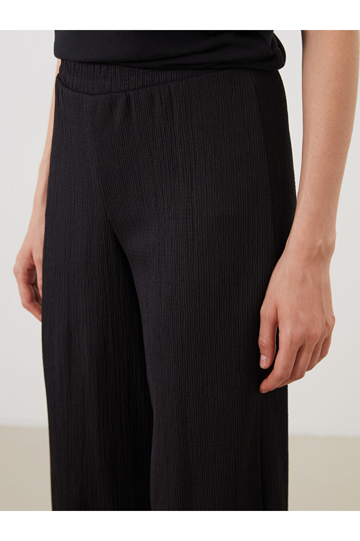 LC Waikiki-Create Your Style from Uzg Store |   Textured Women's Trousers with Elastic Waist 4