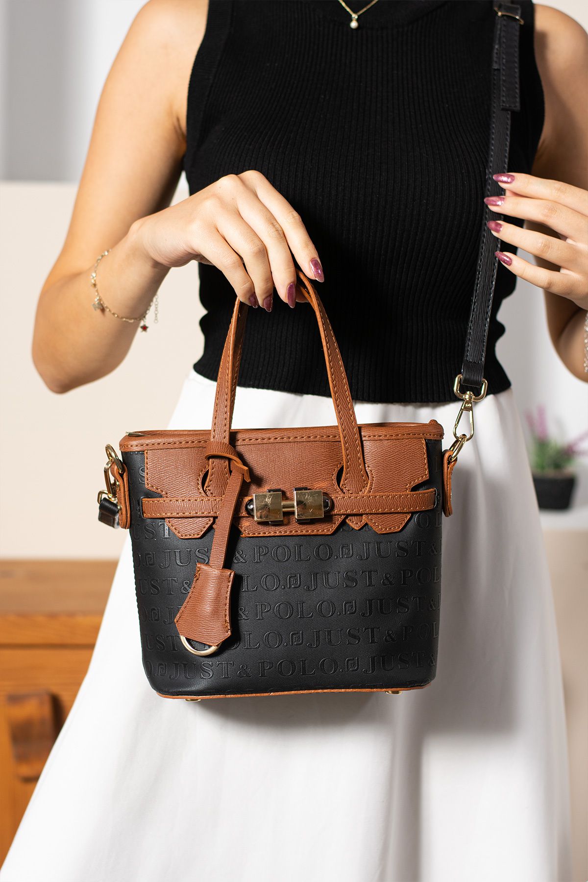 POLO CLUB Kadın El Ve Omuz Çantası Yeni Sezon Ebat:Boy 18 Cm En 21 Cm