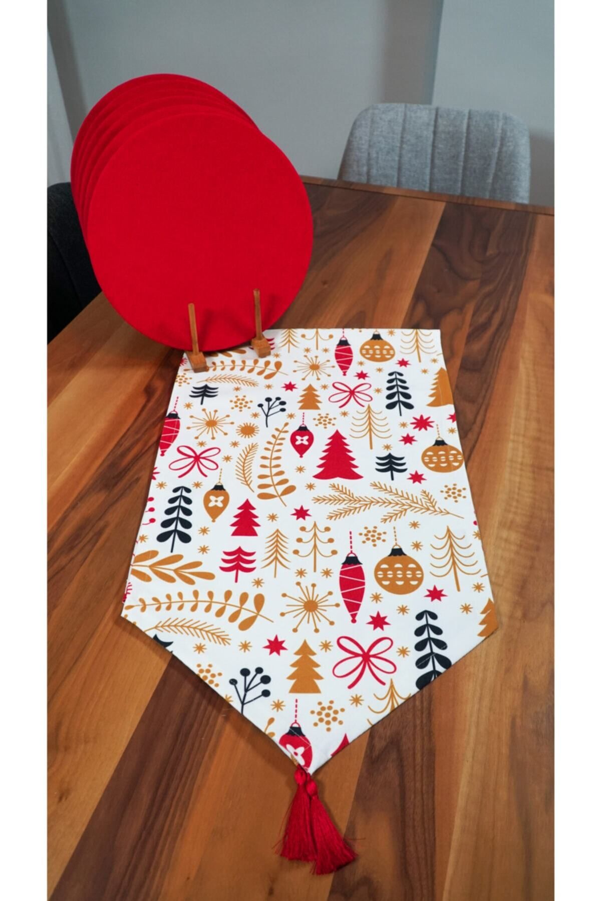 Elioure Yılbaşı Temalı Beyaz Püsküllü Runner ve Supla Seti, 6'lı Paket