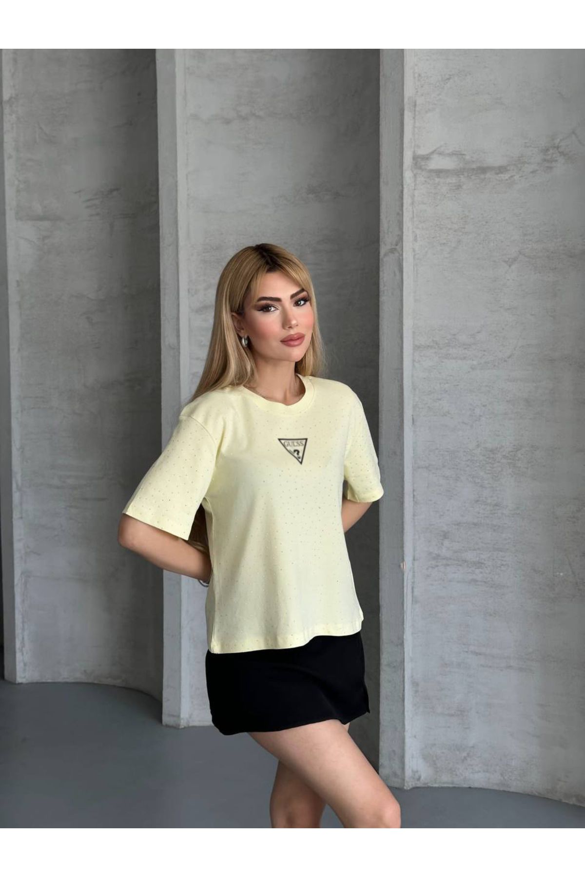 ecotique Üçgen Marka Siyah Crop Taşlı Tshirt