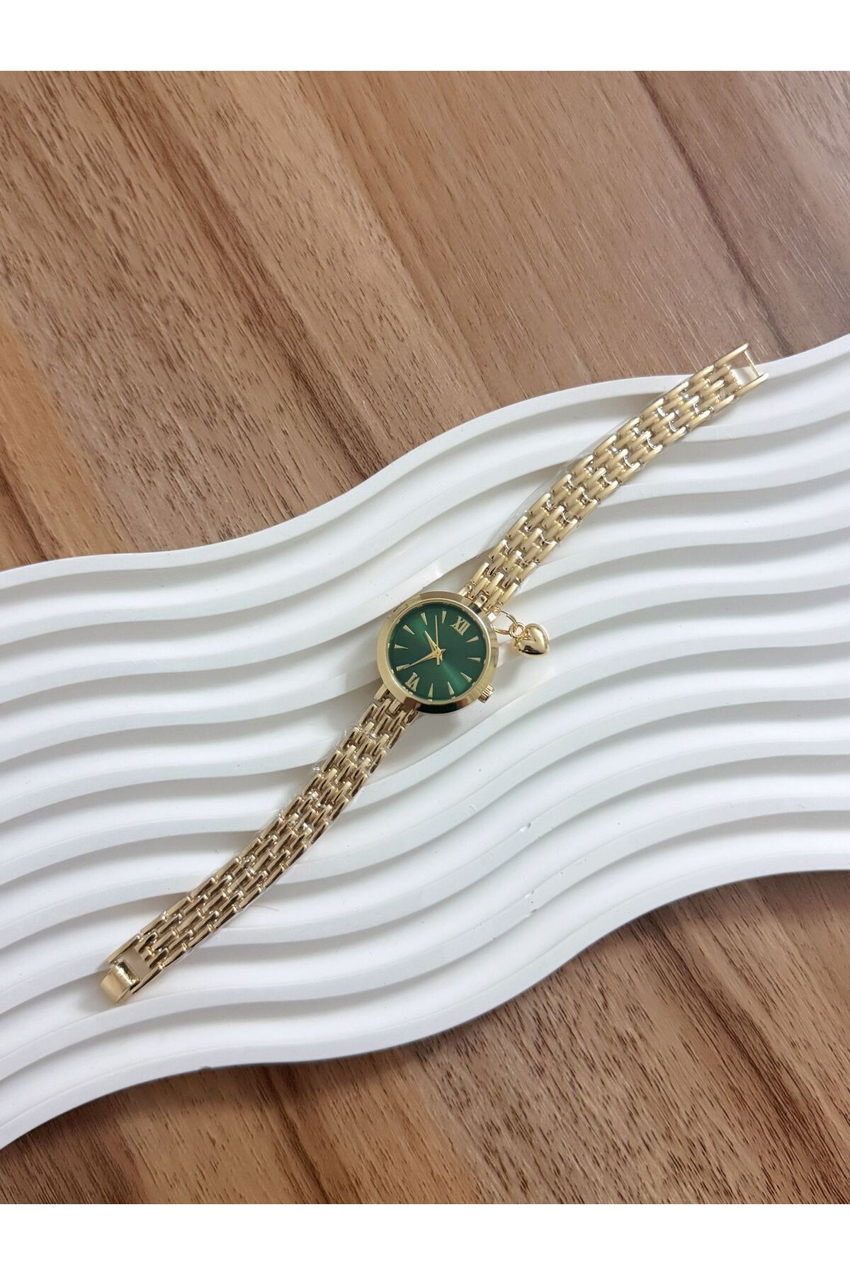 LOOQ Kalp Fiğürlü Roma Rakam Detaylı Retro Kordon Kadın Saat