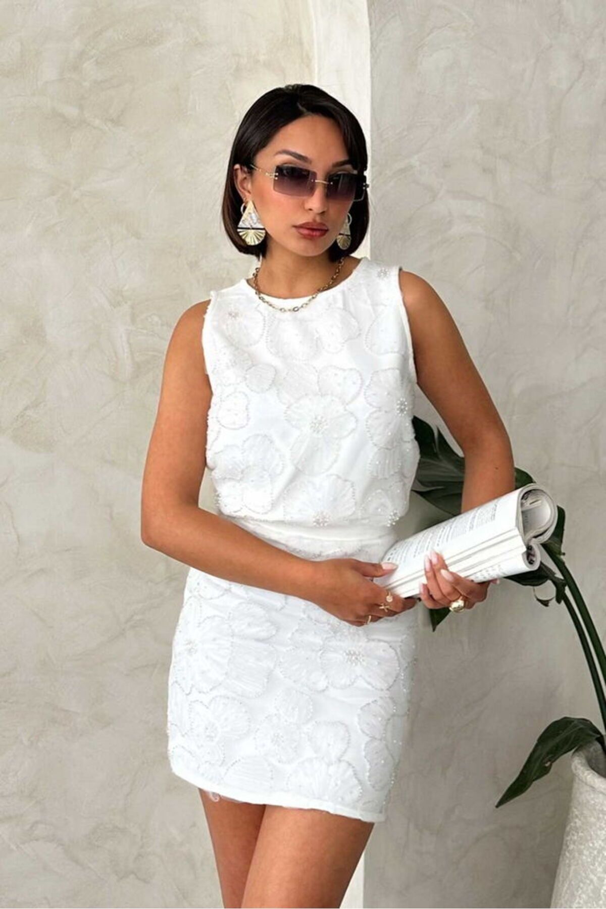 Eliss butik Çiçek ve Boncuk İşlemeli Kolsuz Bluz