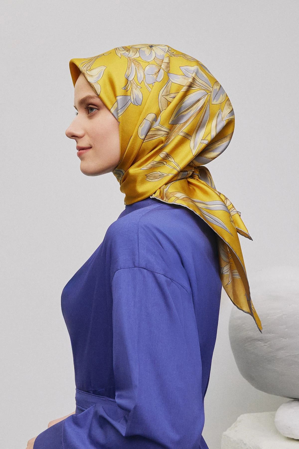 Armine Çiçek Desenli Saf İpek Sura Eşarp 9304 90 x 90 Sarı - 04
