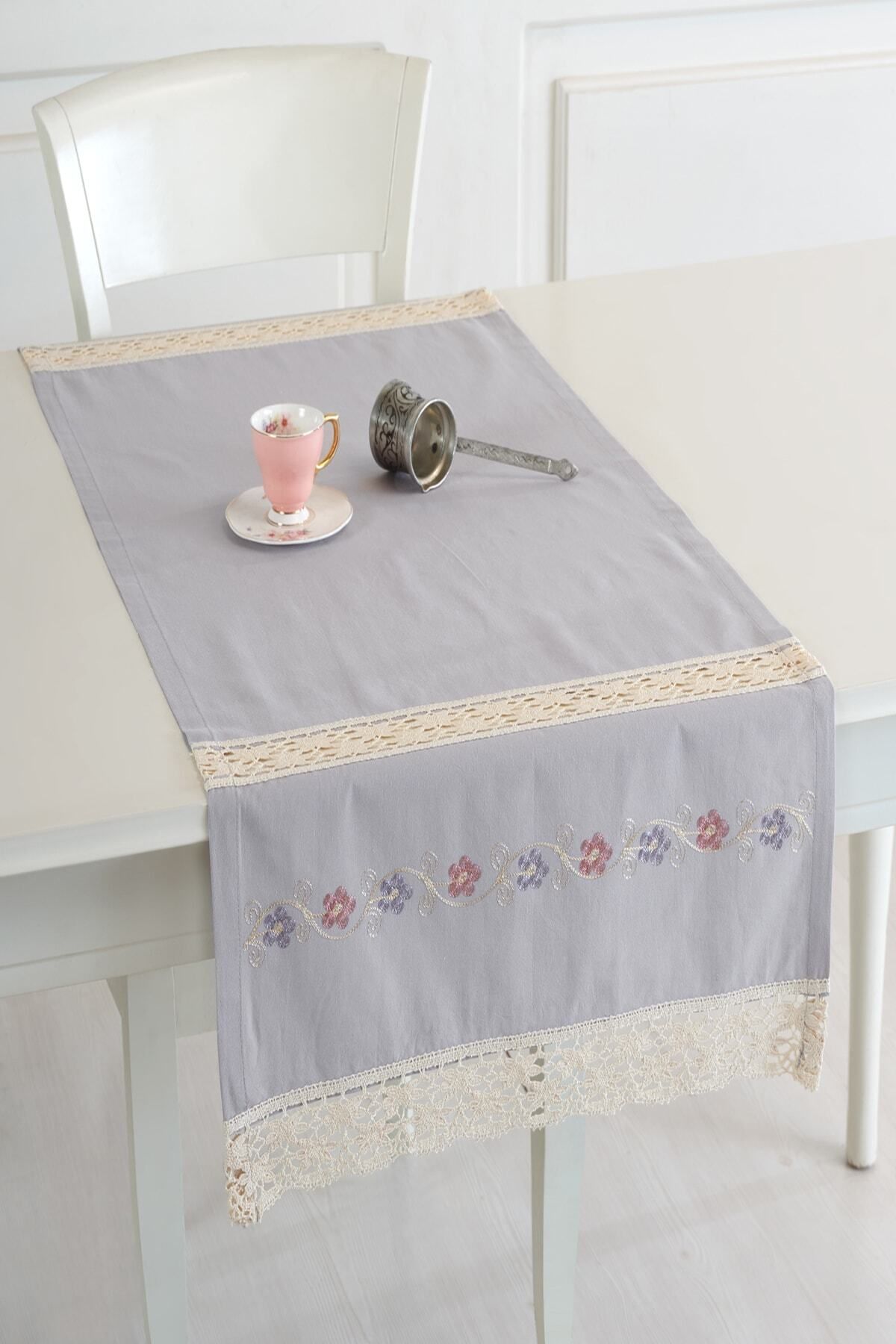 Elioure Gri Buldan Kumaşı Dantelli İpek İşlemeli Runner 50x130 cm