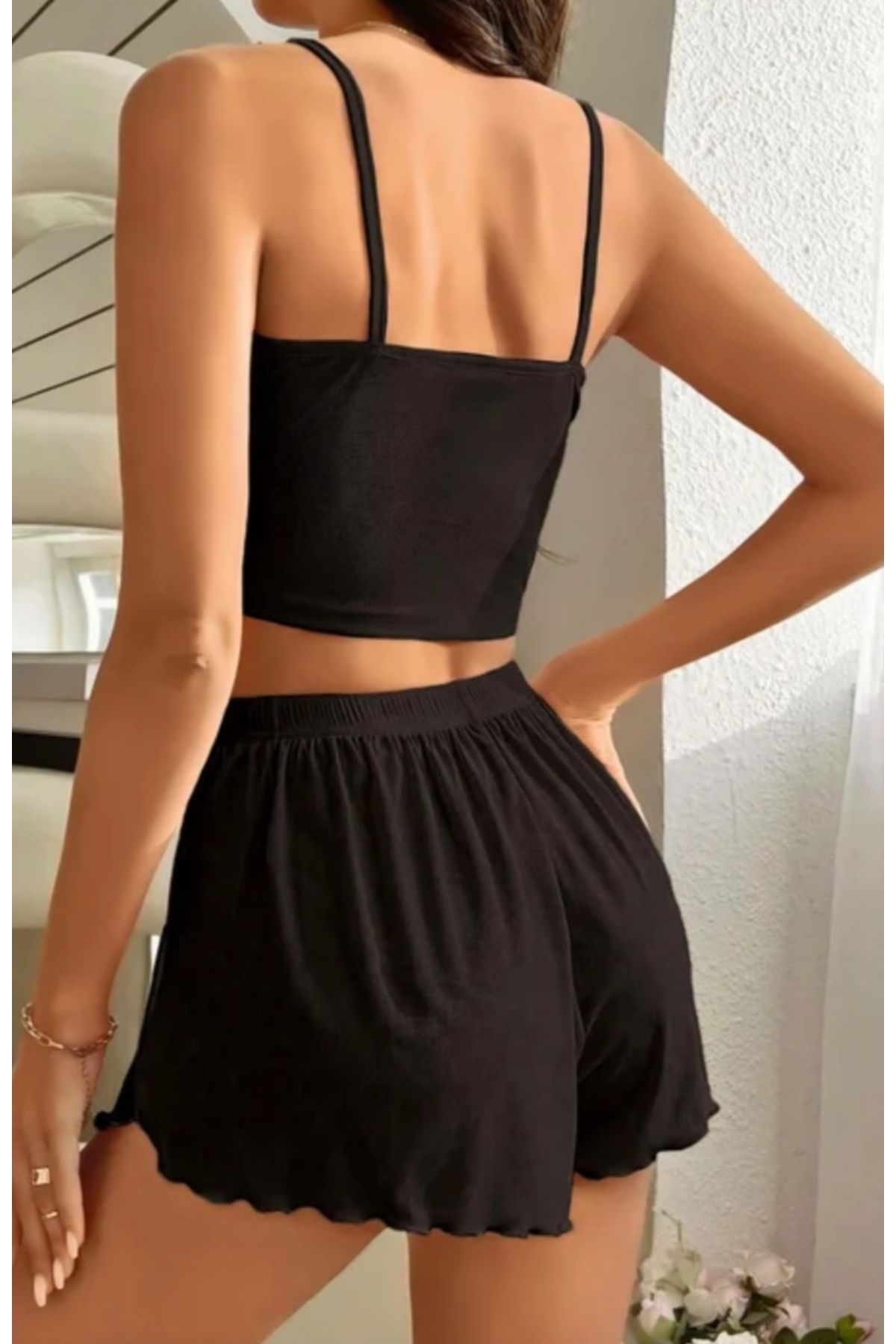 Ruselin Kadın Siyah Yandan Yırtmaçlı Askılı Şortlu Pijama Takım 6658