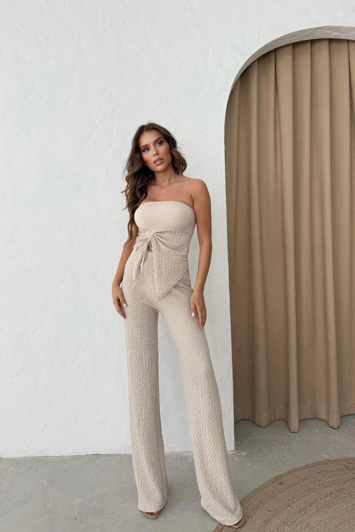 MOZENA Straplez Büzgülü Crop ve Pantolon Gofre İkili Takım