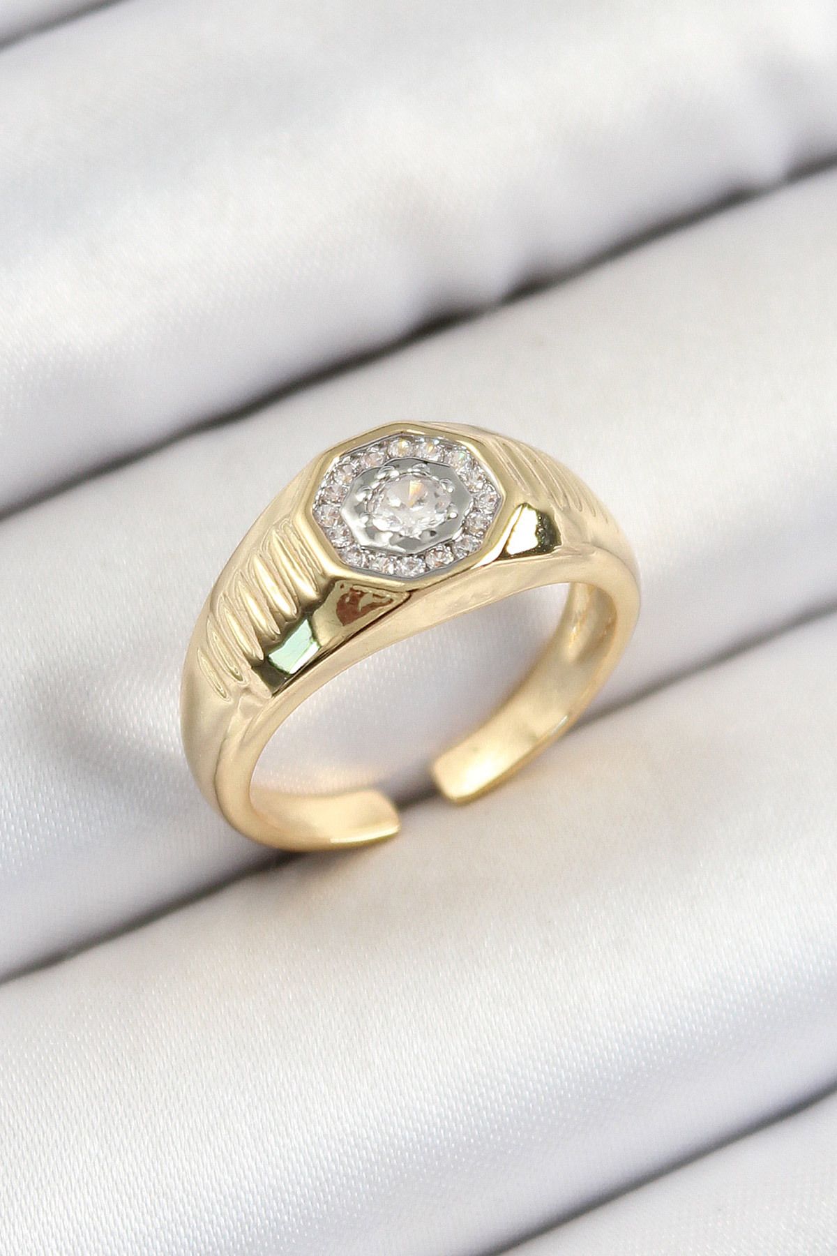Toptan Bulurum Pirinç Zirkon Taşlı Sekizgen Model Gold Renk Kadın Yüzük