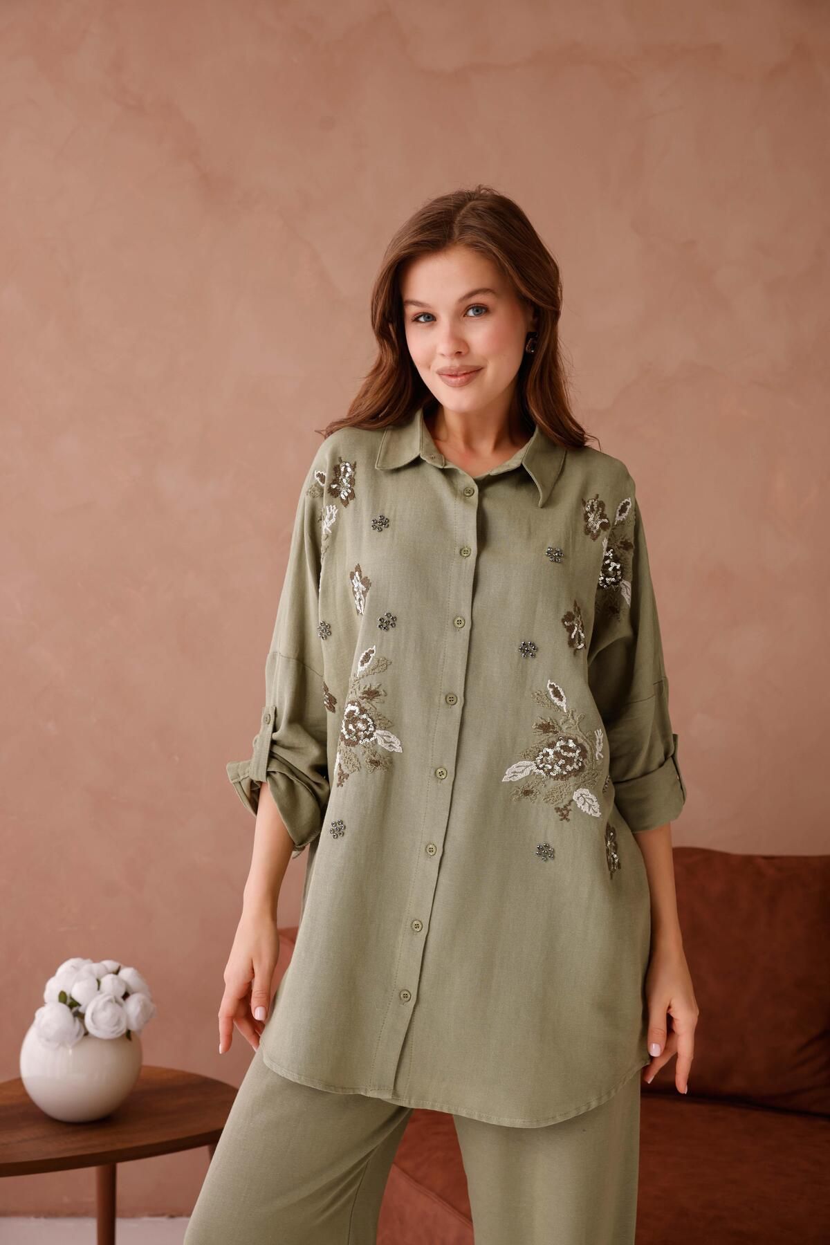 BURRASCA NAKIŞ İŞLEMELİ OVERSIZE KETEN GÖMLEK