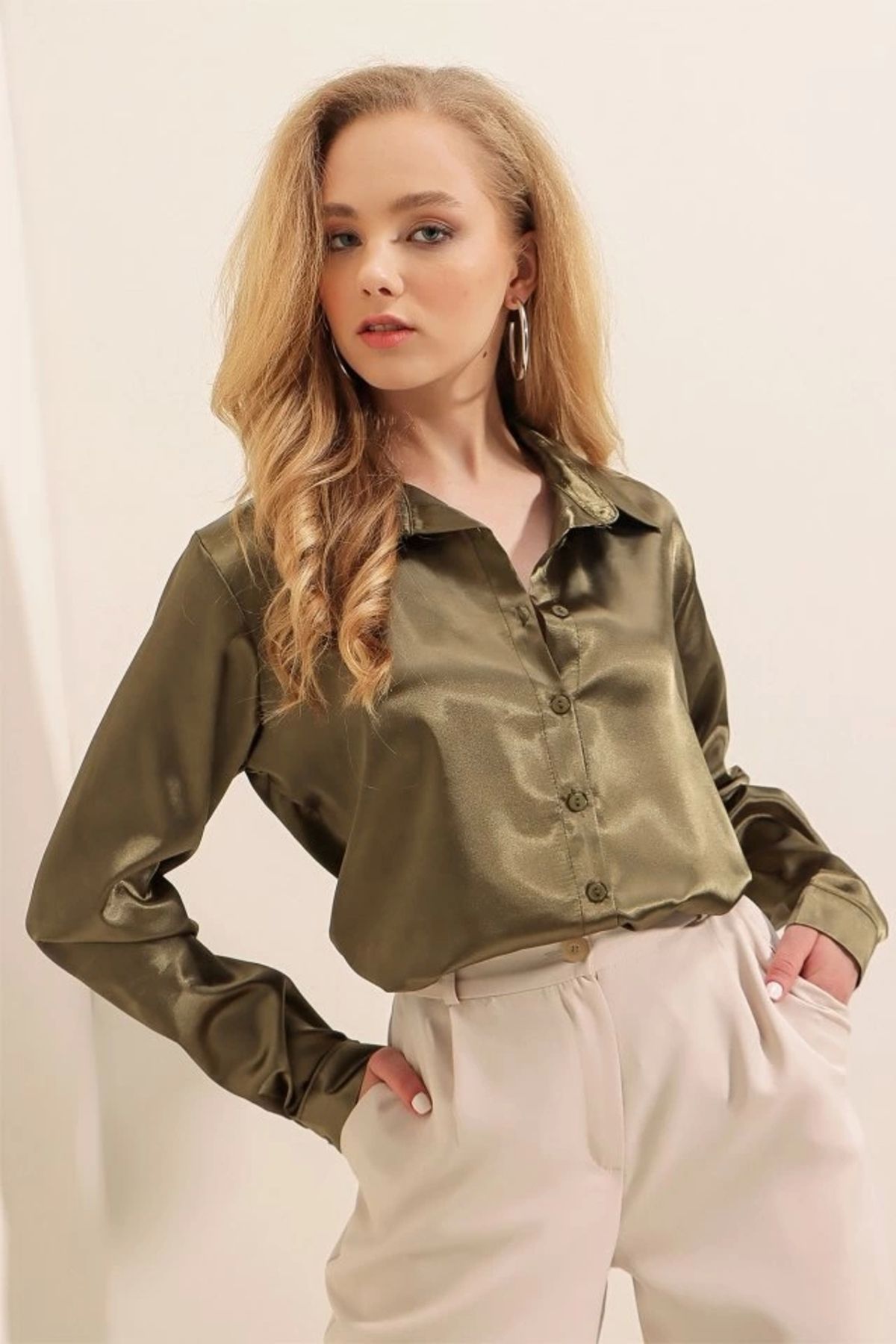 Butik 3964 Hafif Dökümlü Saten Gömlek - Haki