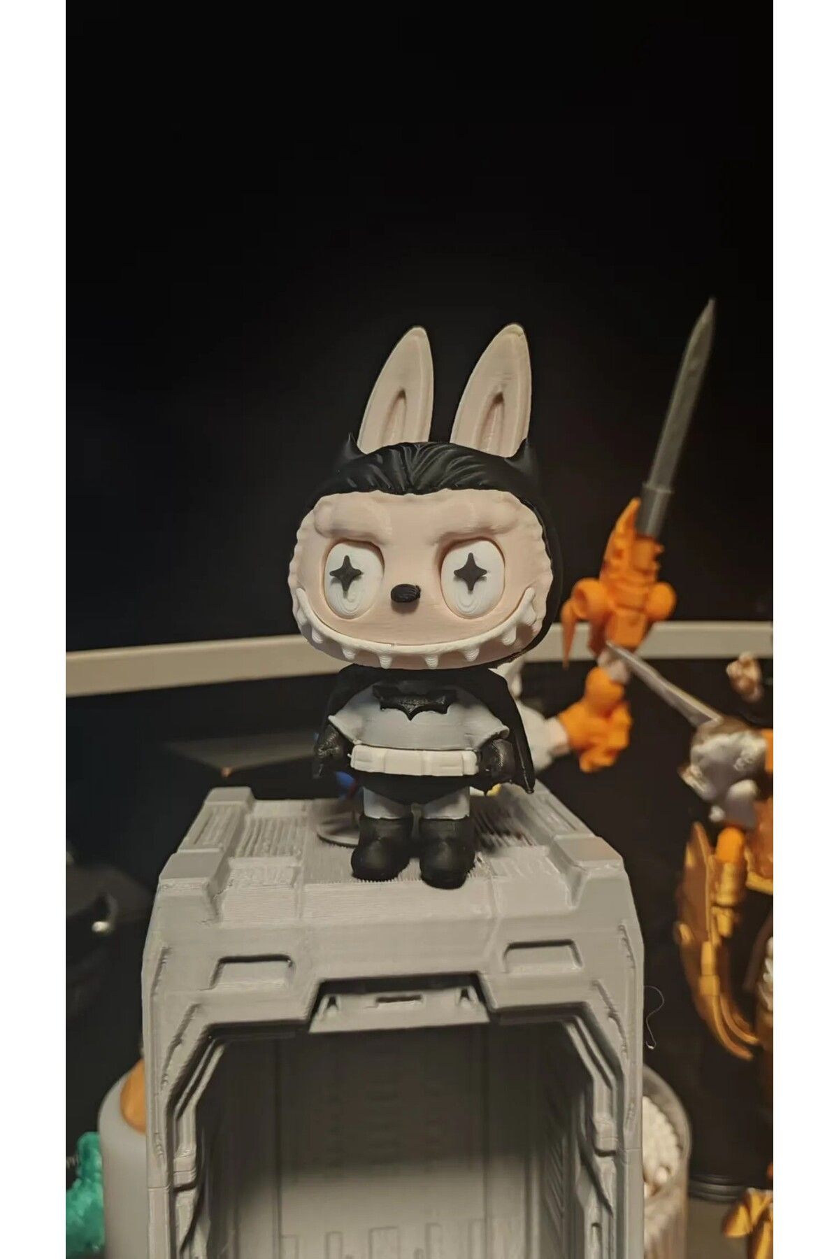 Elhara Design Batman Labubu Figür