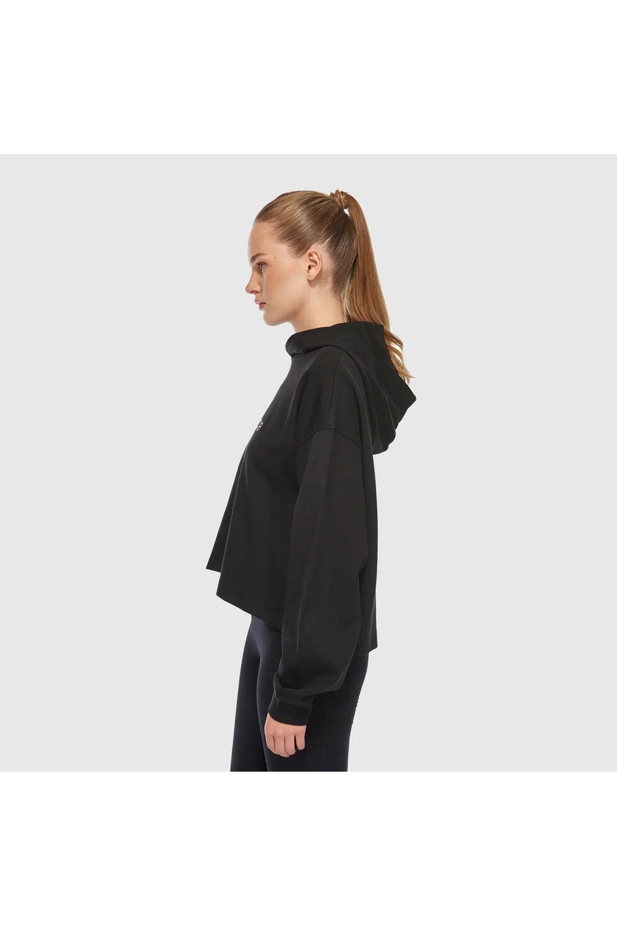 New Balance Siyah Kadın Sweatshirt - WNH3413