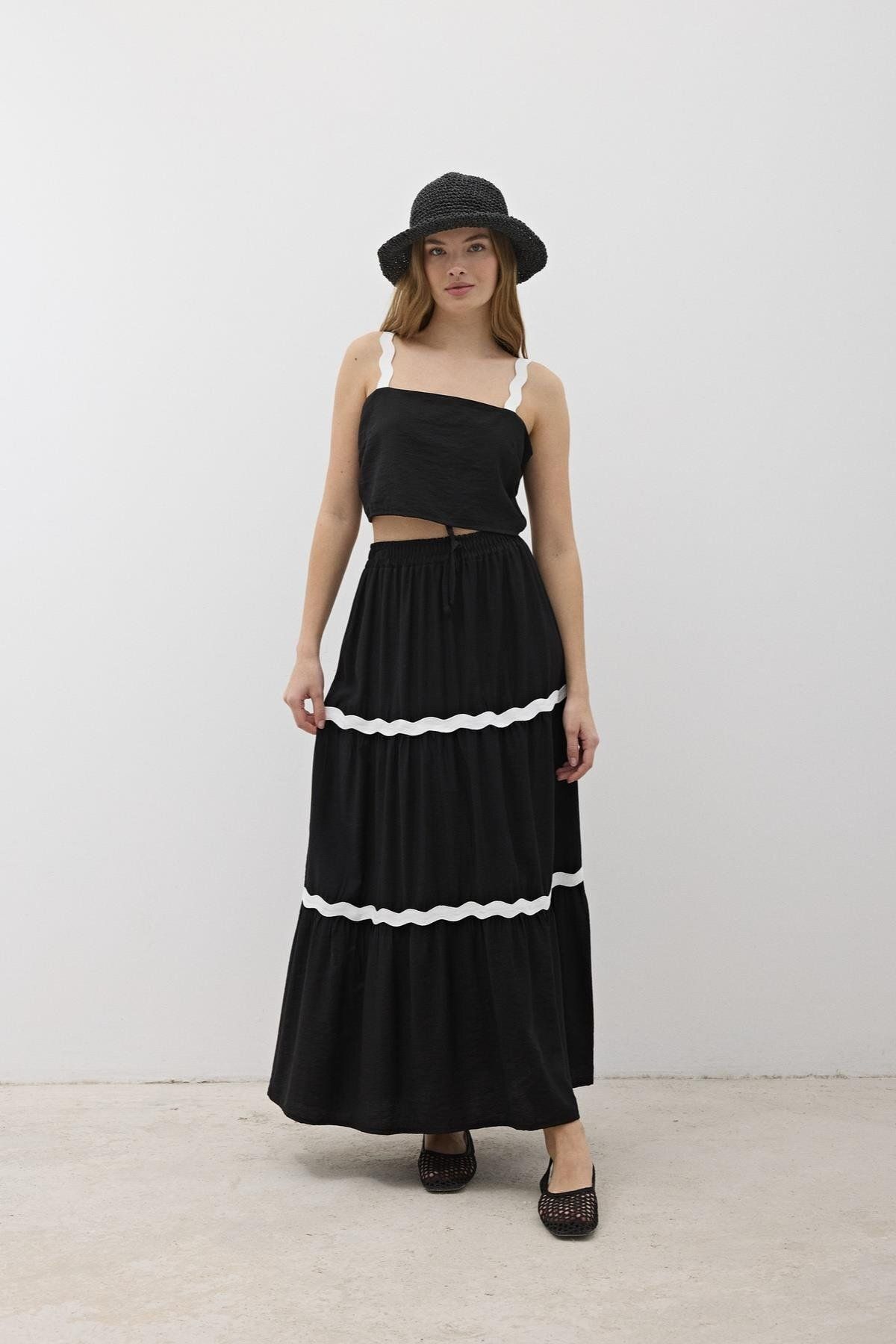 LEVURE Askılı Su Taşı Desenli Crop Bluz SİYAH