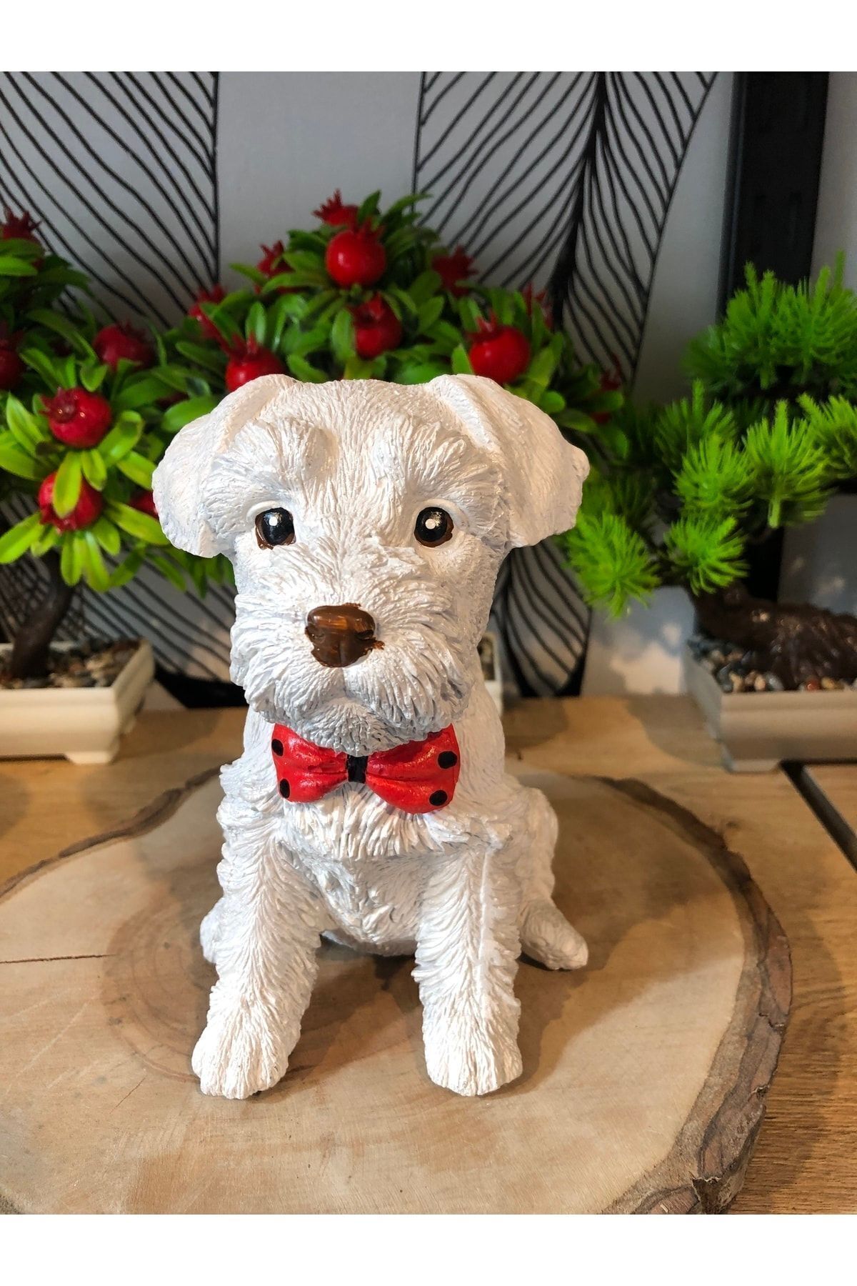 Elioure Şık polyester köpek biblo, papyon detaylı, beyaz renk, dekoratif ev aksesuarı