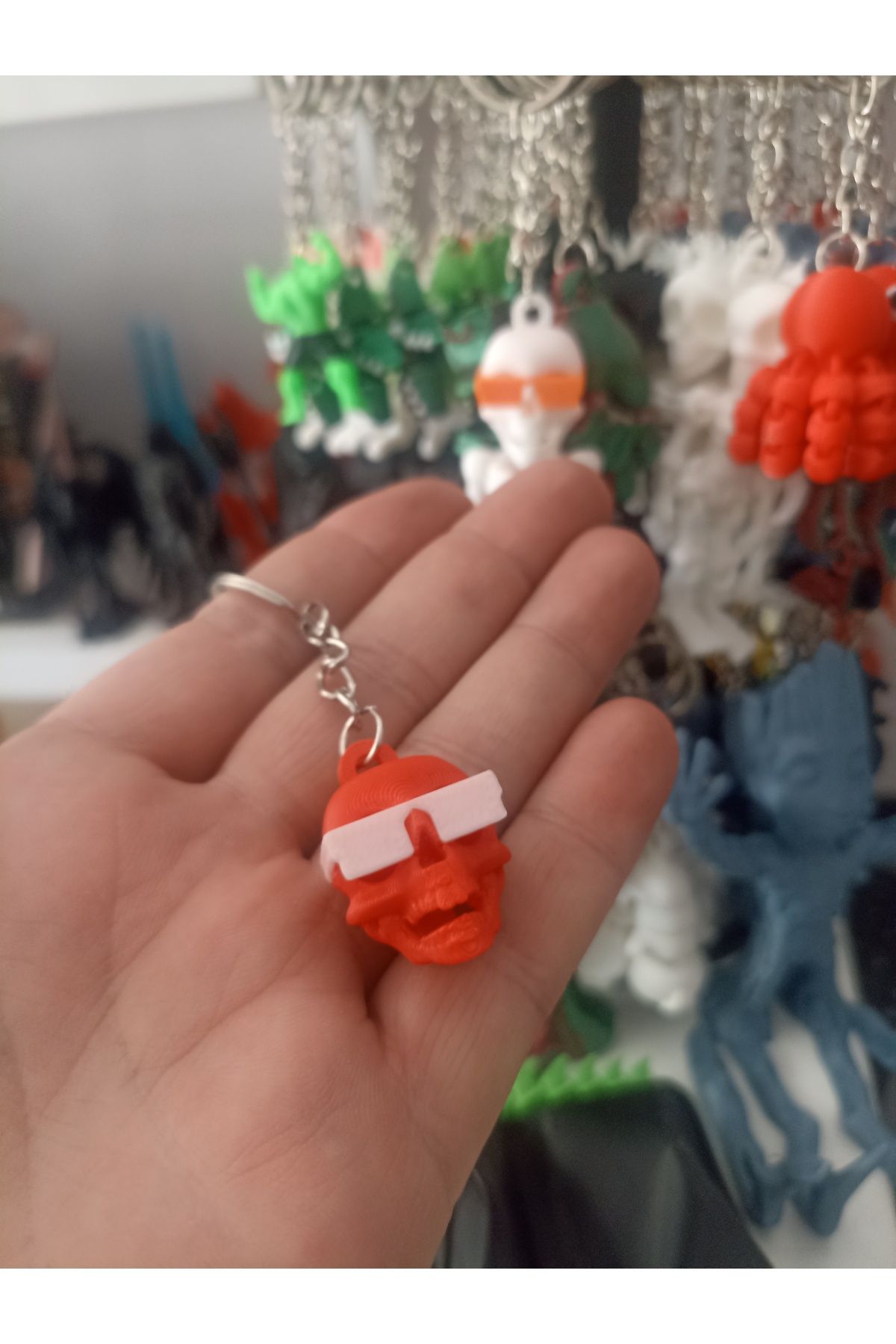 KÖYMEN Güneş gözlüklü iskelet kafası anahtarlik