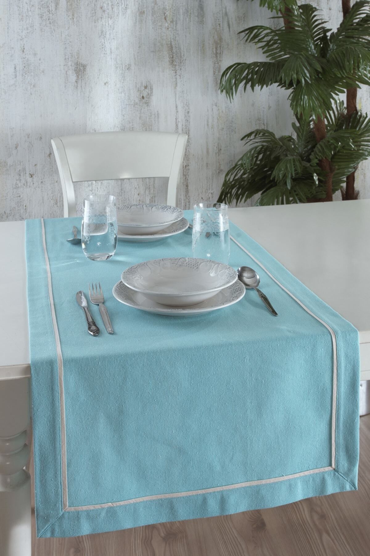 Elioure Turkuaz Buldan Kumaşı Biyeli Runner 50x130 Cm, şık ve kaliteli ev dekoru için ideal.
