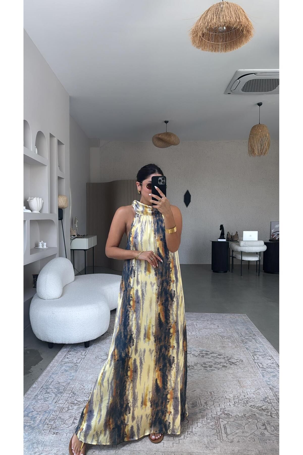 Buket Teke Saten Halter Yaka Massi Elbise