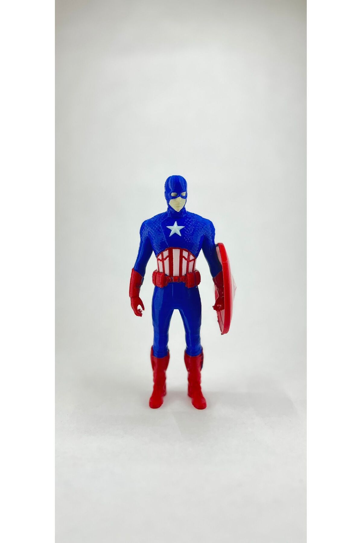 Çınar Bilişim Dünyası Marvel Kaptan Amerika figürü