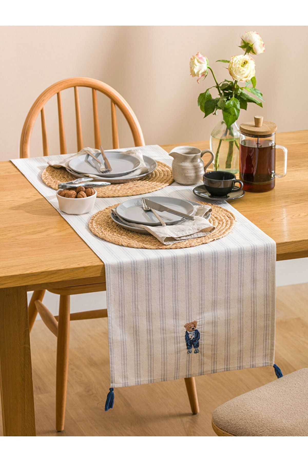Elioure Sevimli Ayıcık Nakışlı Runner 45x150 cm, şık ve kullanışlı ev dekoru.