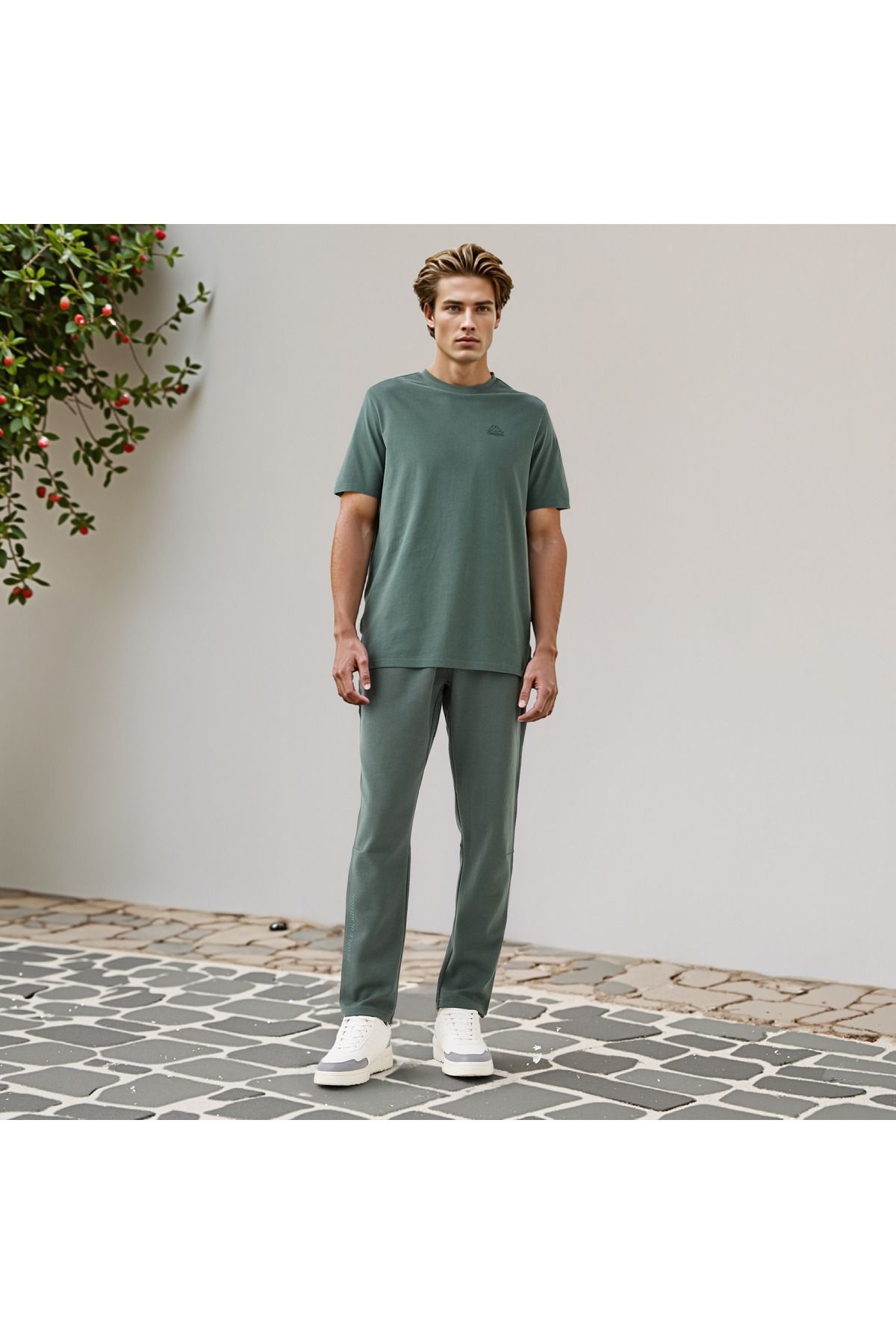 Kappa-Kappa Logo Detail Pants with Drawstring Closure and Pockets 2