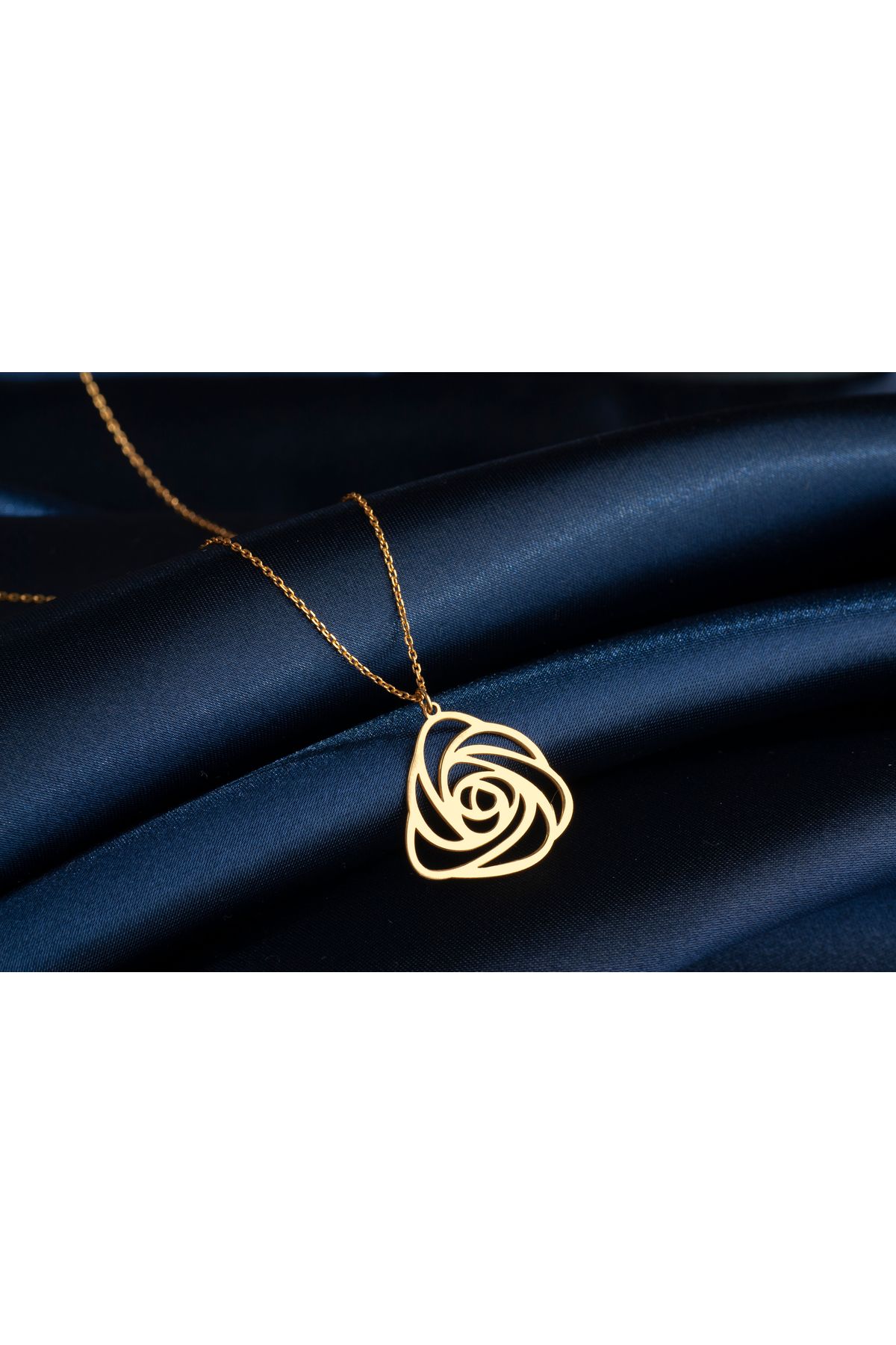 DIZY SILVER Gül Motifli Kolye • Modern Çiçek Tasarım • 925 Ayar Altın Kaplama Zincirli