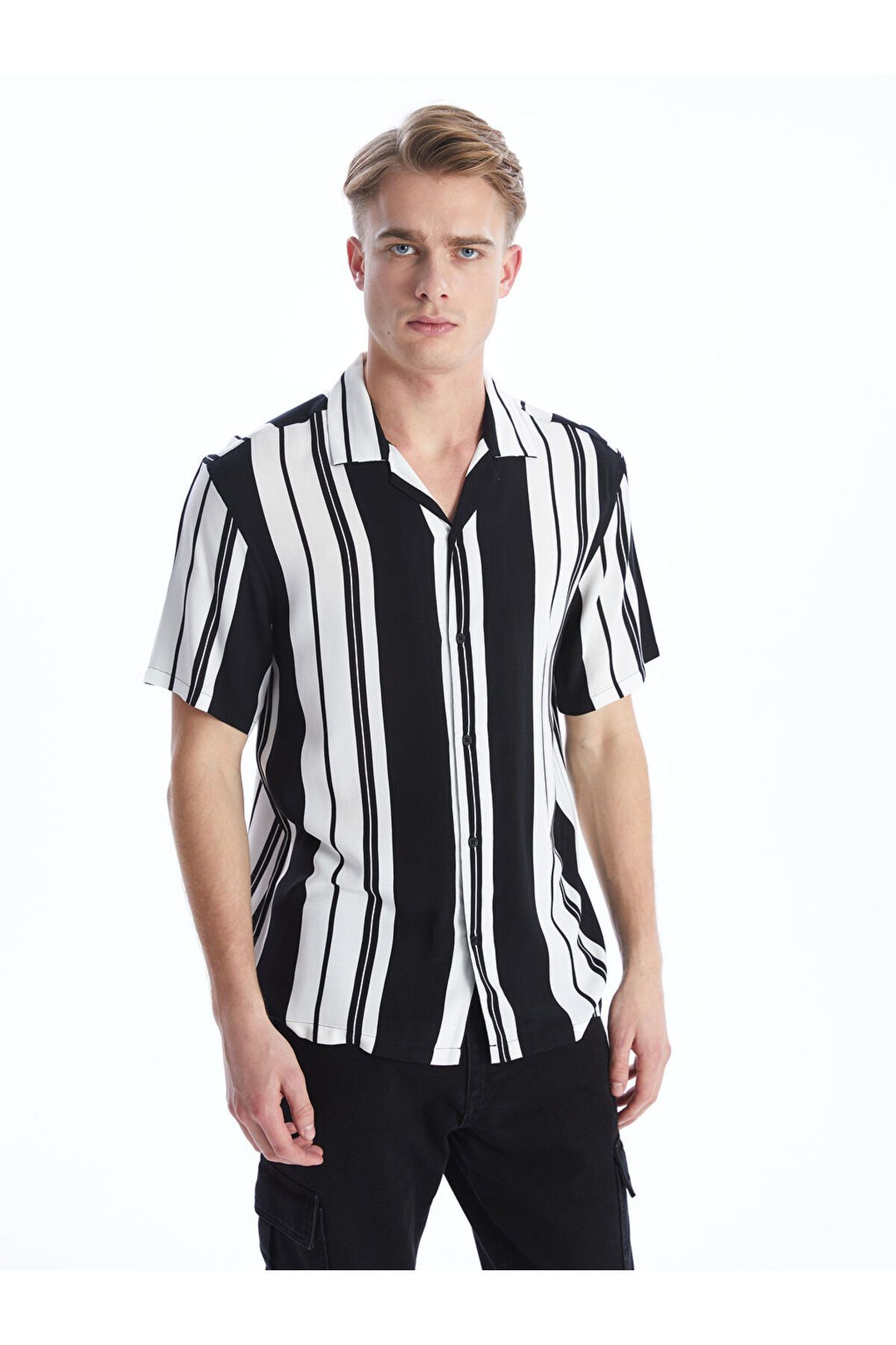 LC Waikiki LCW Regular Fit Kısa Kollu Çizgili Viskon Erkek Gömlek