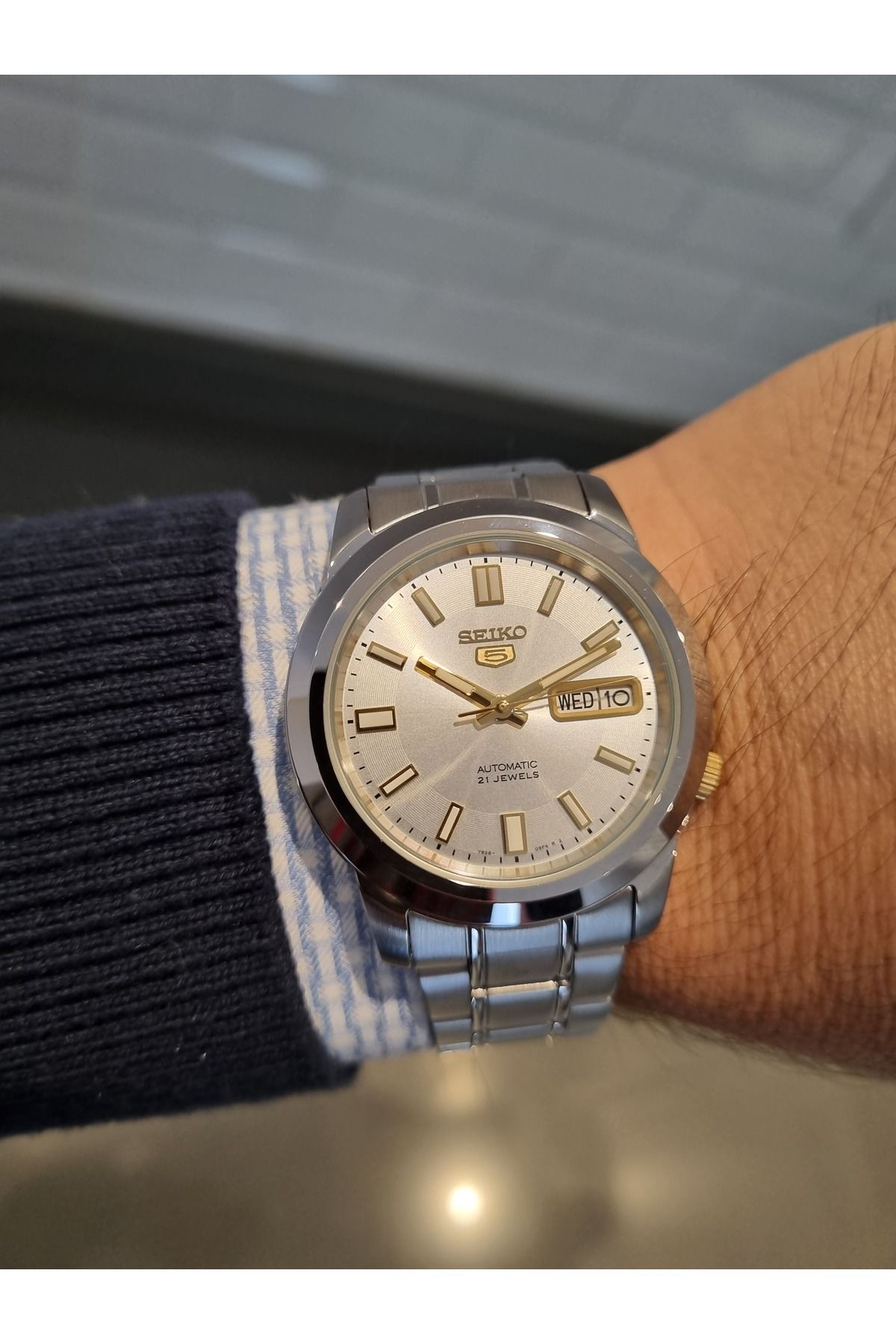 Seiko SEİKO 5- OTOMATİK gümüş Kadran Takvimli Çelik Bilezik 3 ATM Su Geçirmez Erkek Kol Saati
