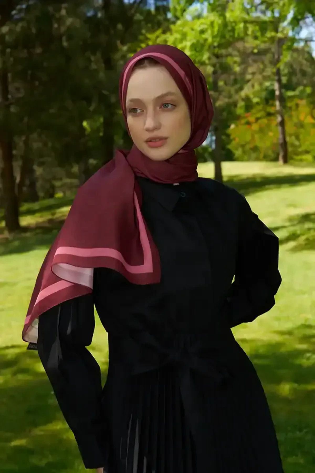 Madame Polo-Hyper Zigzag Pattern Shawl - Claret Red 3