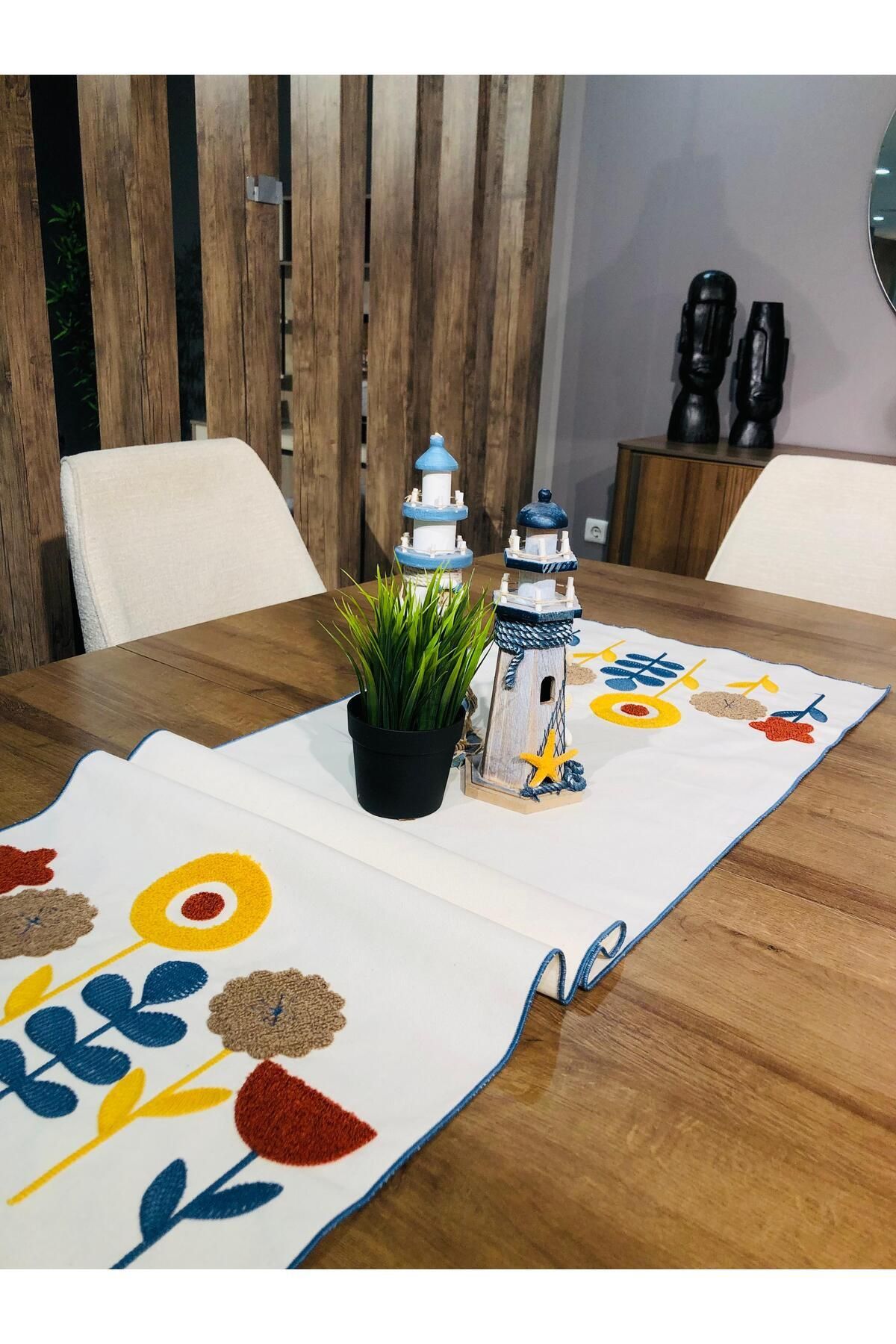 Elioure Mavi Punch Runner Star 40x140 cm, ekru detaylı şık ve dayanıklı halı.