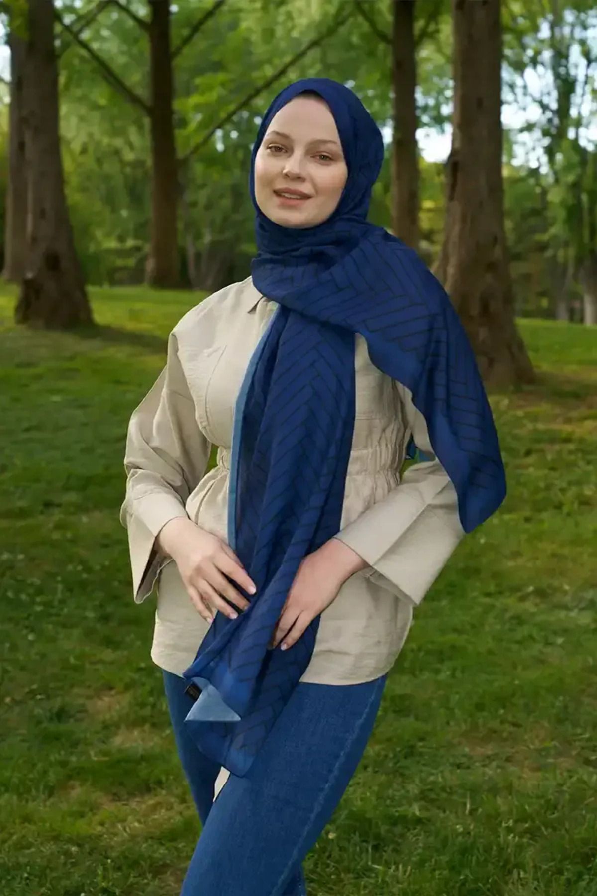 Madame Polo-Hyper Zigzag Pattern Shawl - Navy Blue 4