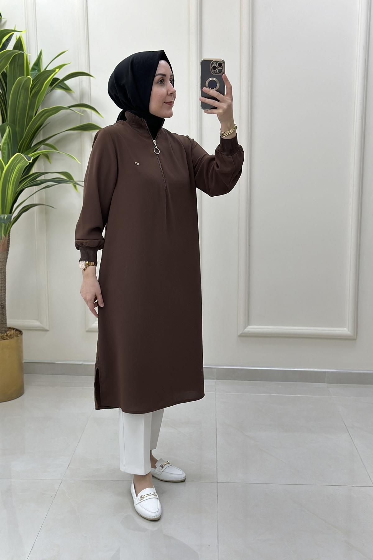 KADO Yaka ve Kol Ribanalı Yarım Fermuarlı Kadın Tunik Kahverengi KADO 251591