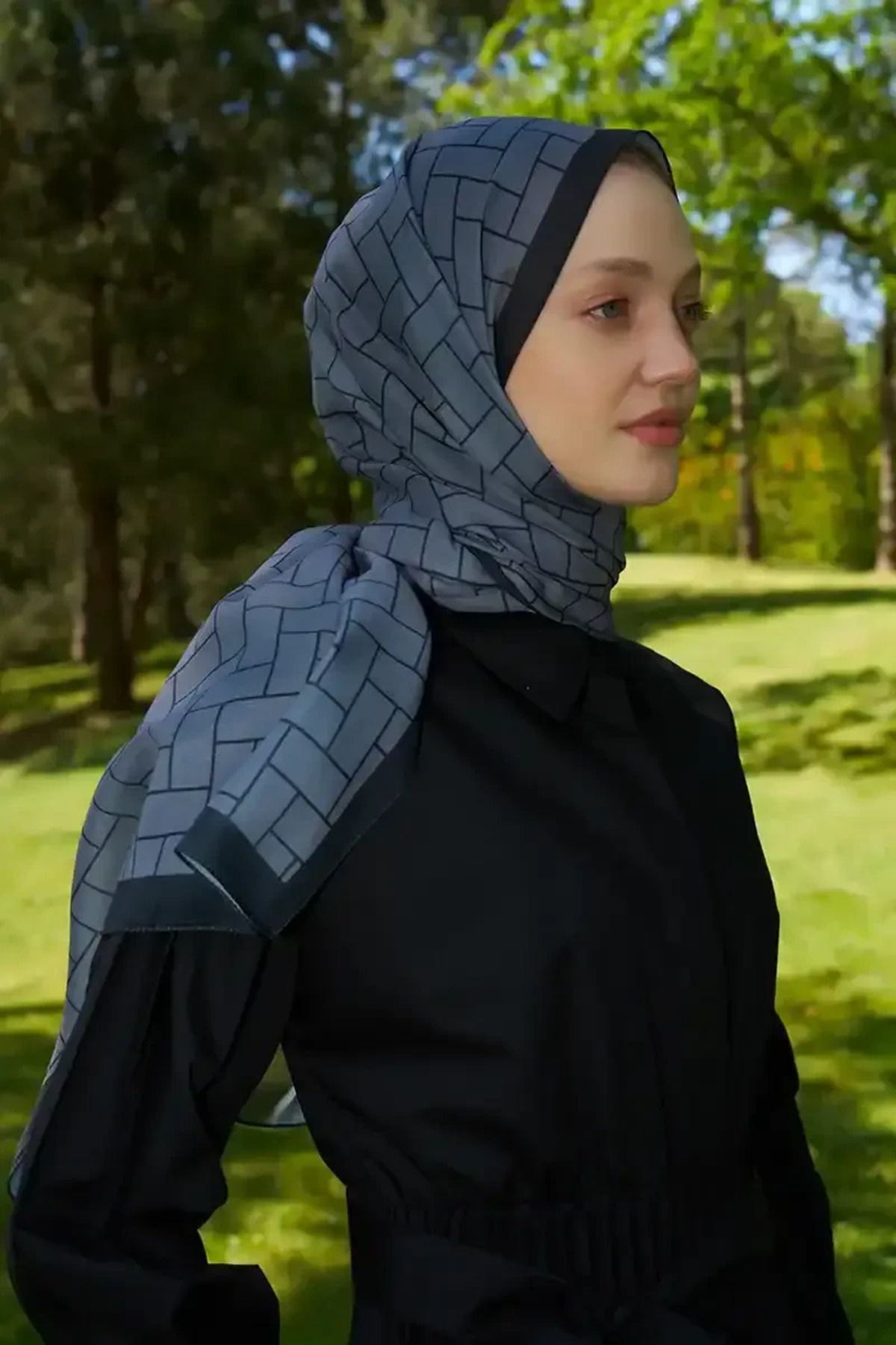 Madame Polo-Hyper Geometric Pattern Shawl - Anthracite 4