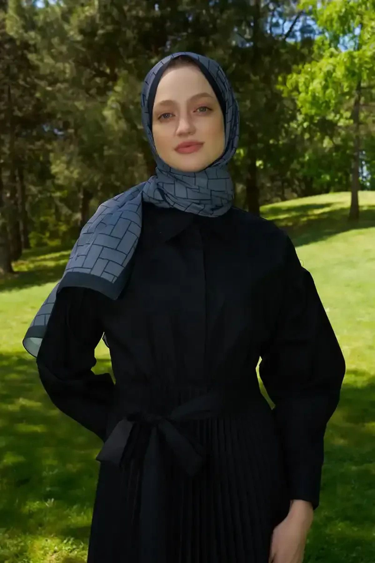 Madame Polo-Hyper Geometric Pattern Shawl - Anthracite 2