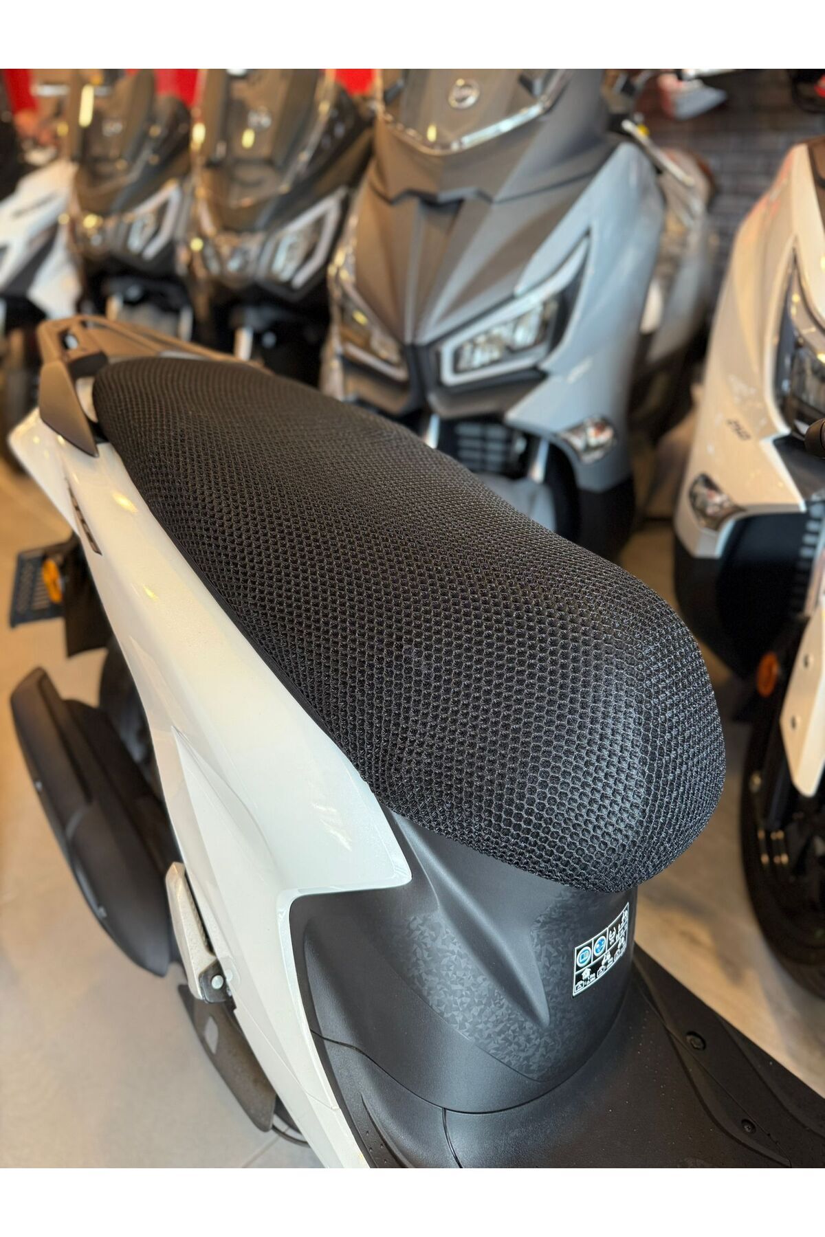 Motobros Motosiklet 3D Terletmez File Sele Kılıfı Scooter Uyumlu (ÖLÇÜLERİ U:86-92 G:50-55)