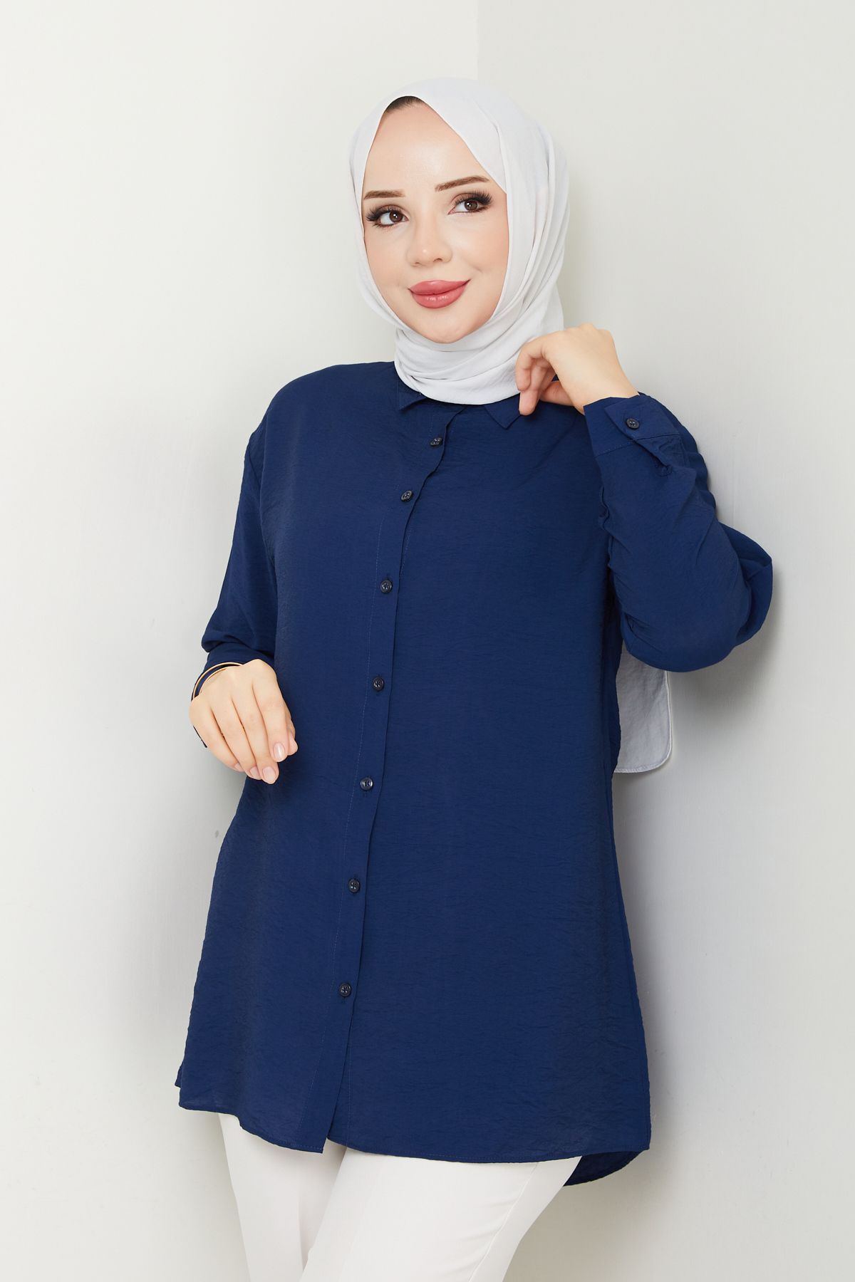 Pamuk Butik Kadın Arkası Düğme Detaylı Robalı İç Göstermez Lilium Gömlek