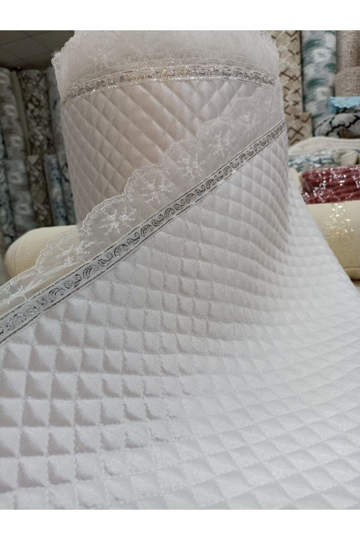 teknotrust Beyaz kapitone dantelli iç raf örtüsü, en 33 cm, boy 5.50 m, şık ve kullanışlı.