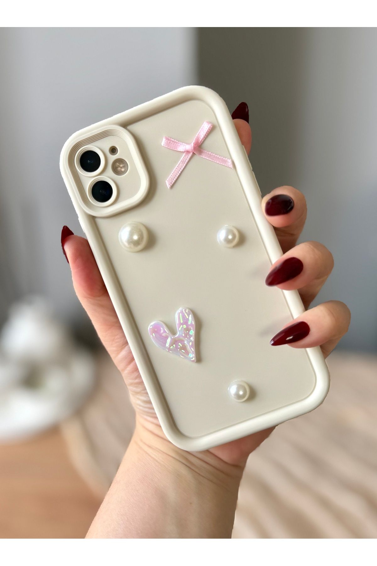 MirazTasarim IPHONE 11 3D İNCİ VE FİYONK DEKORLU KREM KILIF