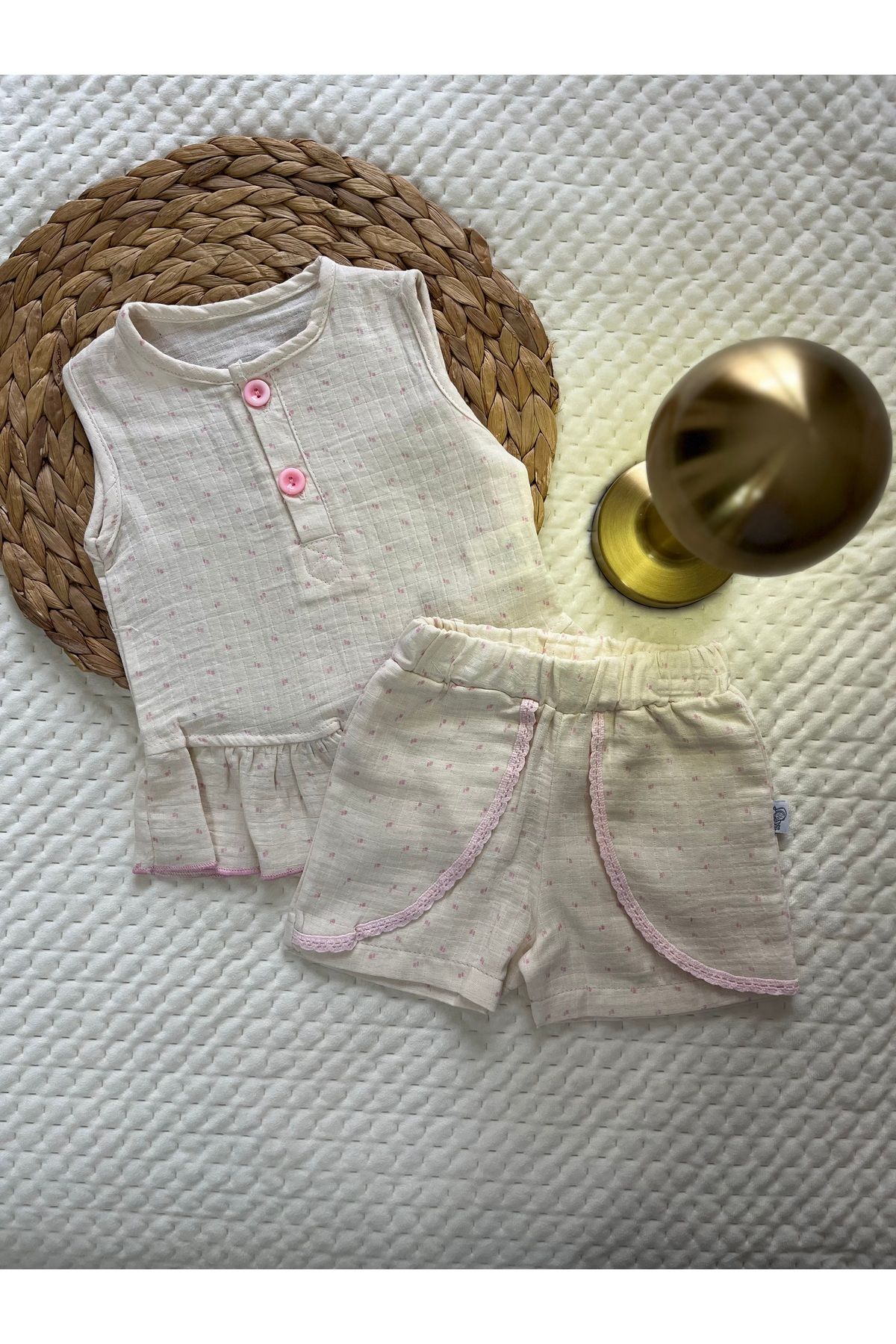 Butik Kız Bebek 2’li Yazlık Takım – Kolsuz Bluz & Dantel Detaylı Şort