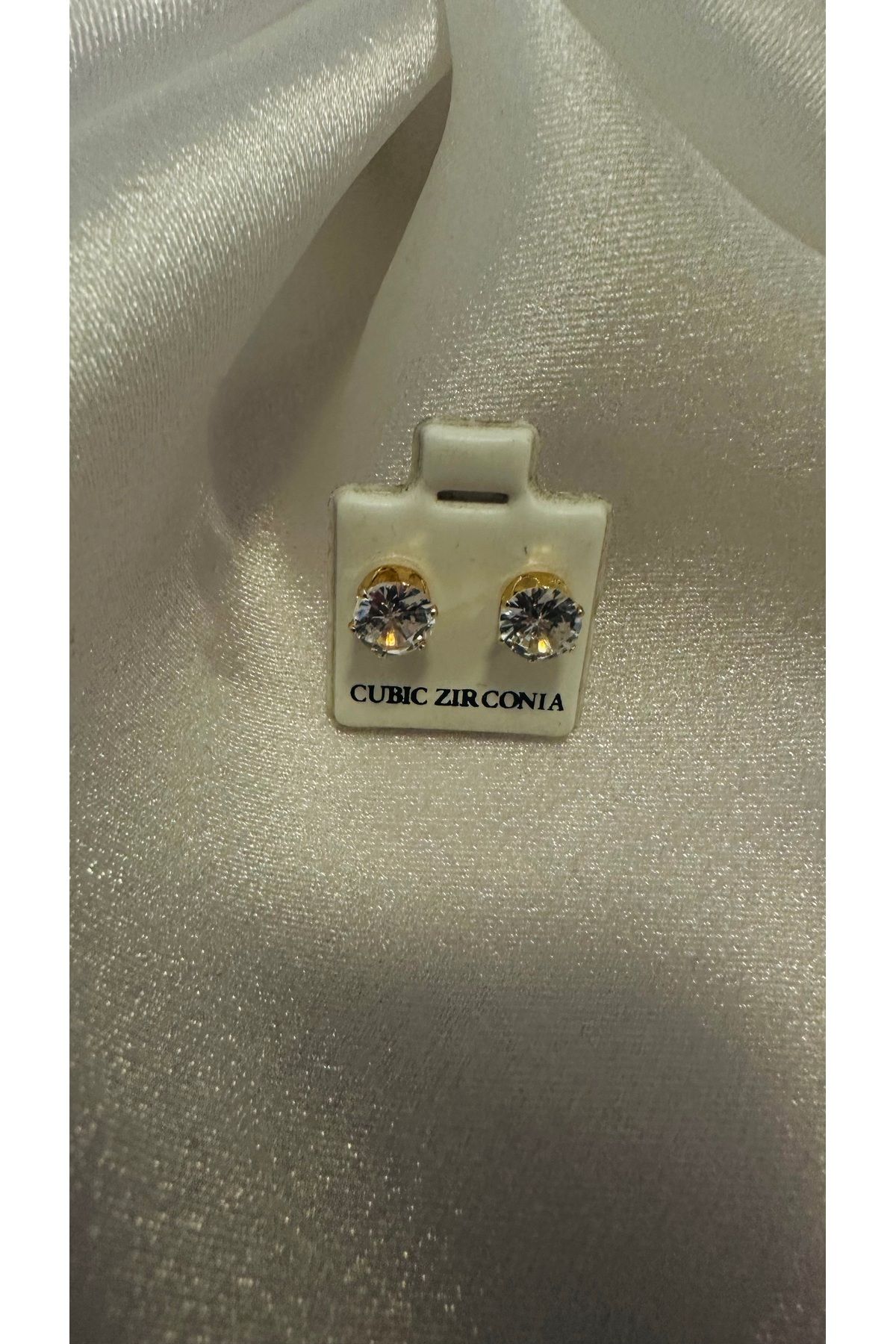 Tilia Butik Zirkon Tek Taş küpe