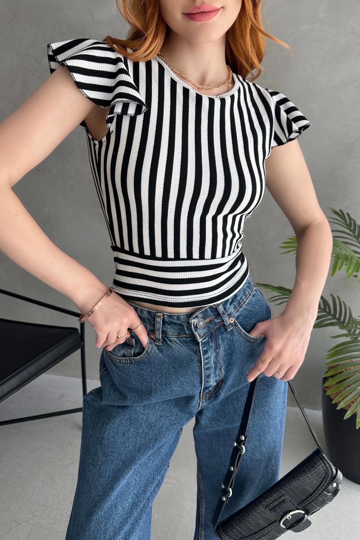 Nateli Sırtı Fiyonk Bağlamalı Çizgi Detaylı Crop Bluz