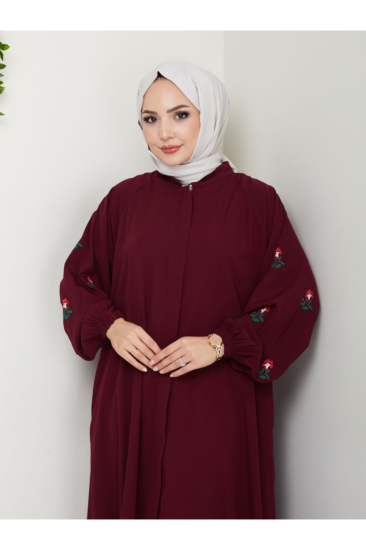 MY QILAM 10NUMARA MODA TESETTÜR GIYIM KADIN ÇIÇEK DESENLI MEDINE IPEĞI FERMUARLI CEPLI FERACE BORDO ABAYA