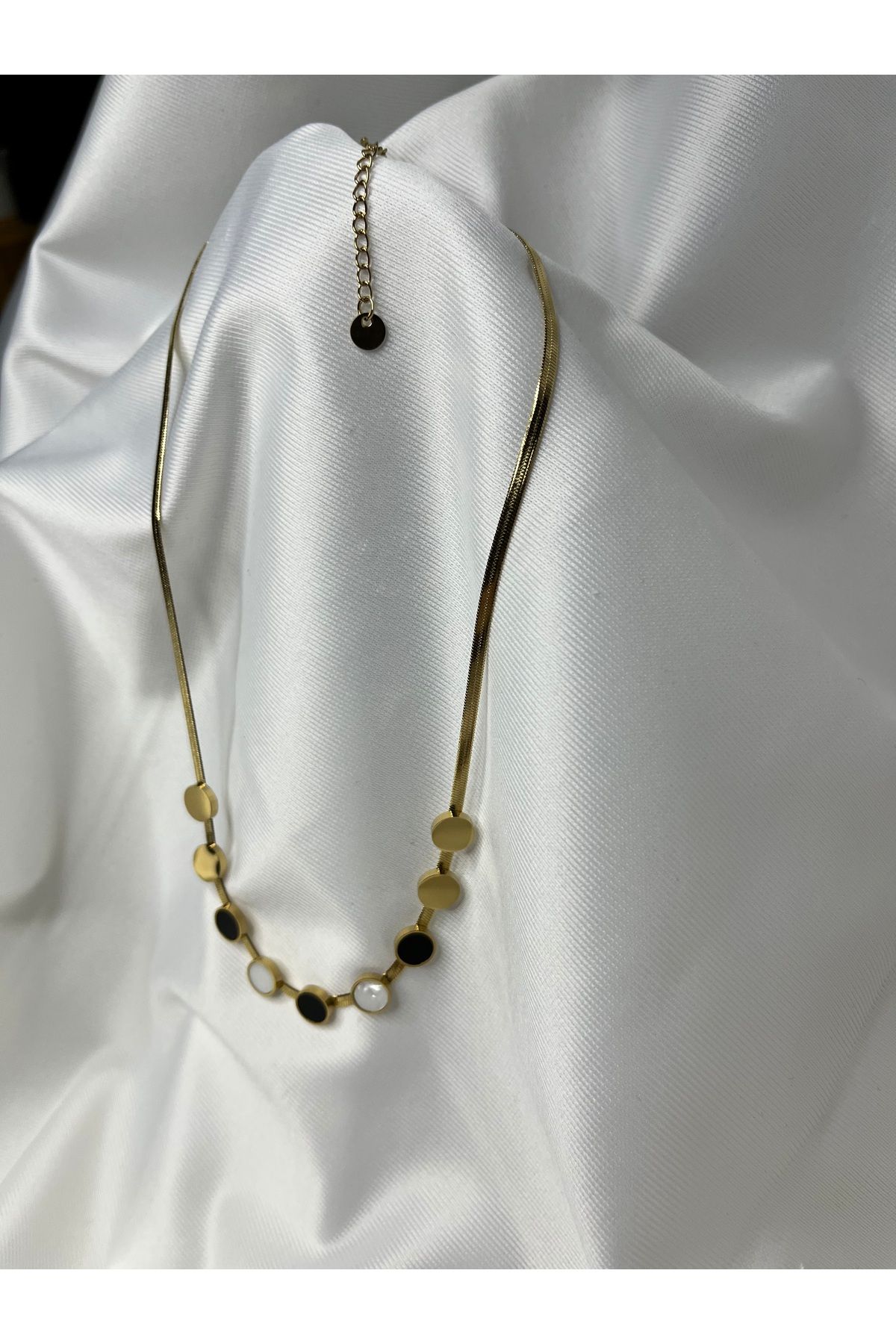 AKSESUARIM Gold Siyah Beyaz Taşlı Kolye – Kararma Yapmaz 316L Çelik Suya Dayanıklı