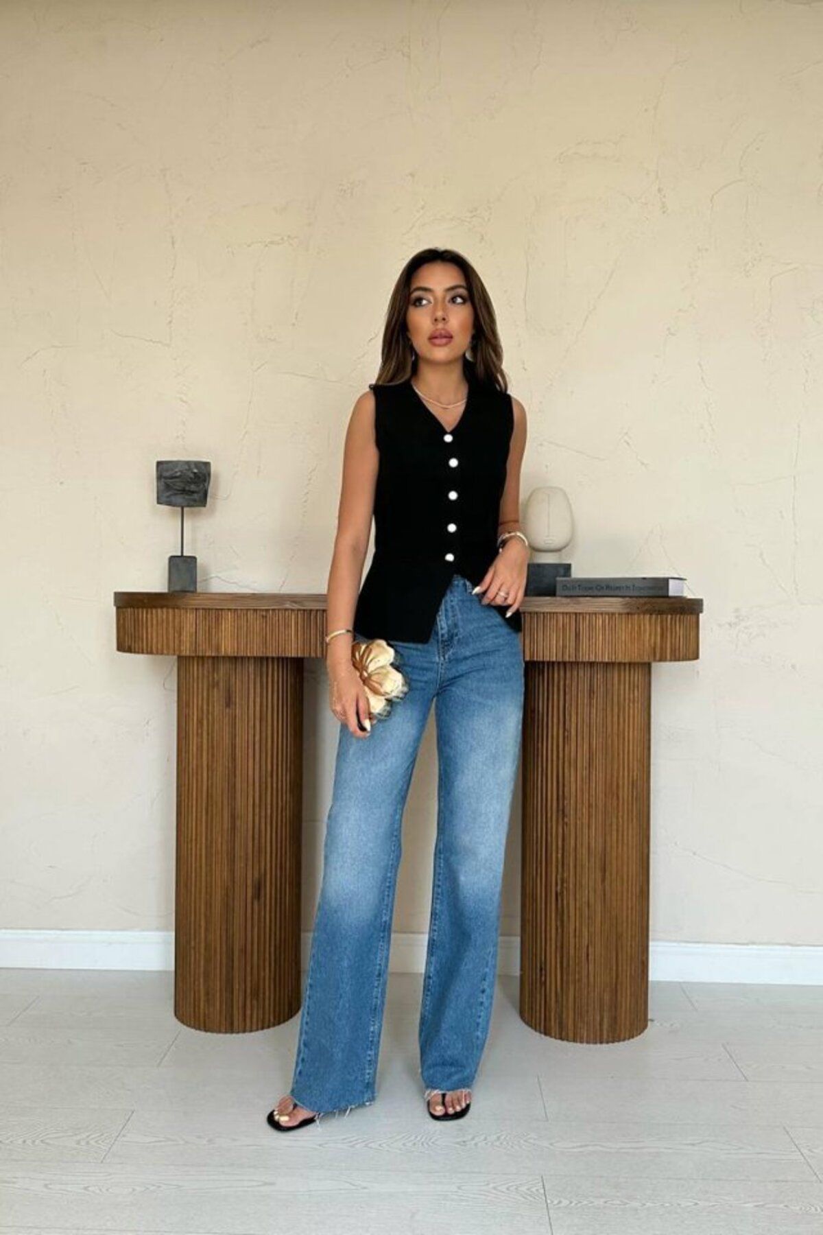 ETİLER COLLECTION Siyah Belden Oturtma Detaylı Düğmeli Yelek