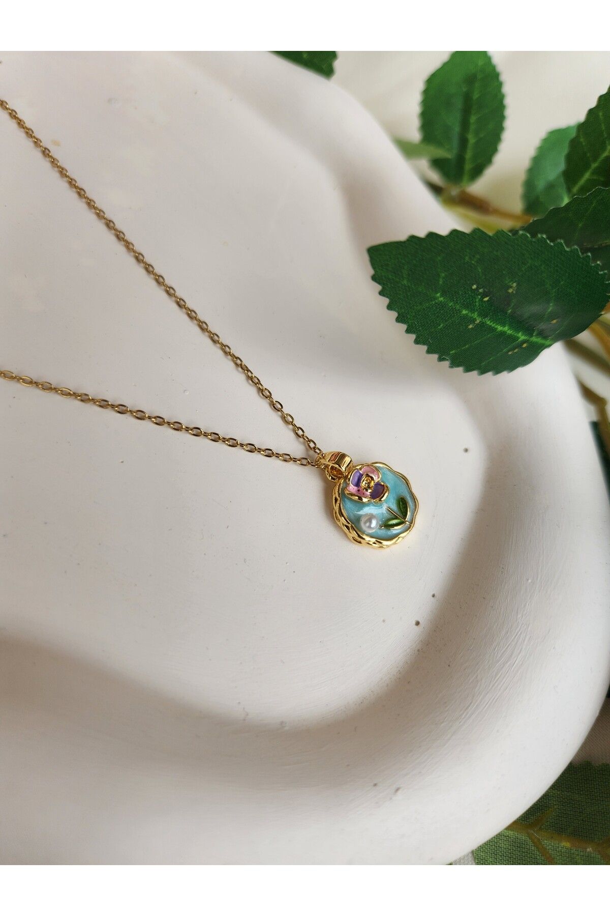 GIHANDMADE Çiçek Figürlü Mavi Taş Detaylı İnci Süslemeli Altın Renk Kadın Kolye