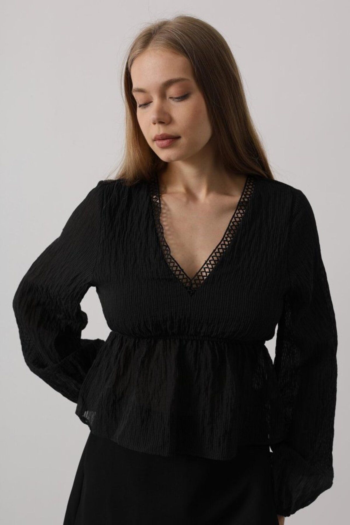 ETİLER COLLECTION V Yaka Dantelli Bluz - Siyah