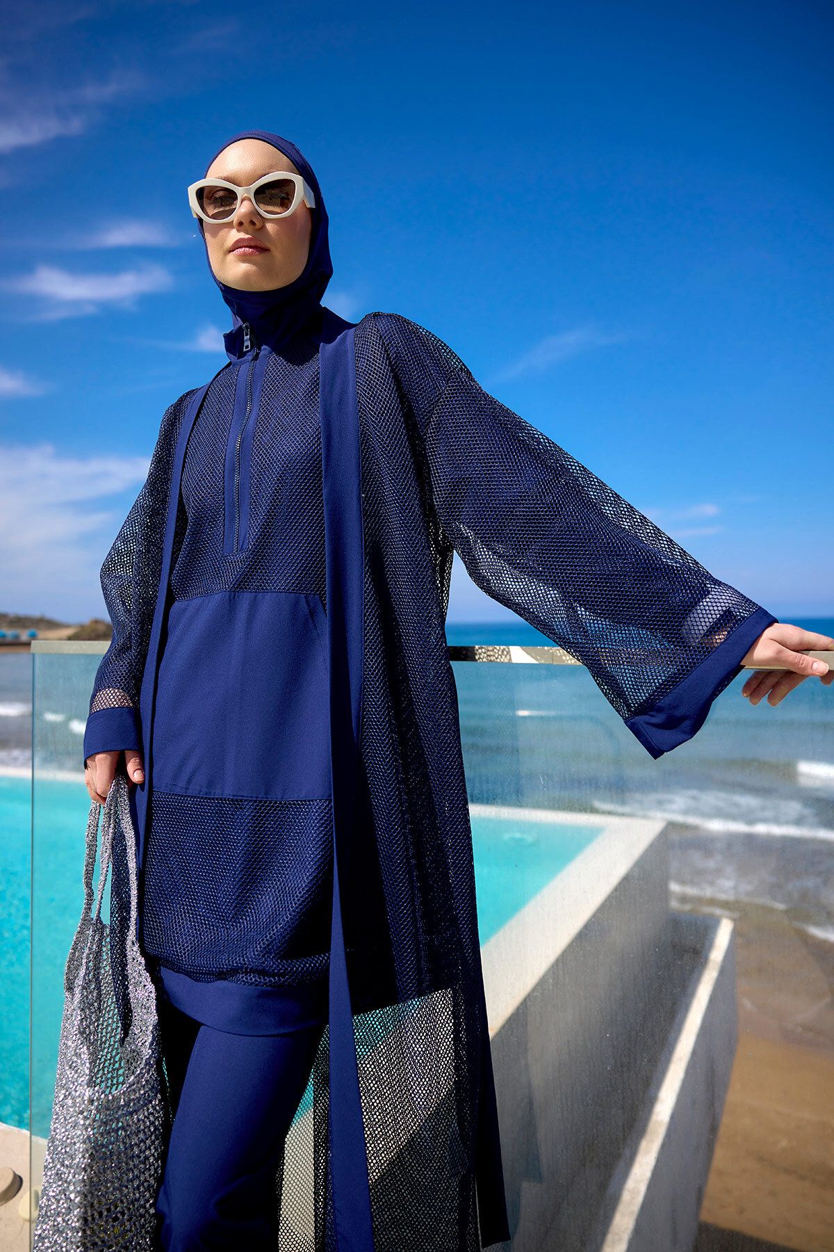 Marina Lacivert Tül Kimono – Hafif, Zarif ve Tam Boy Tesettür Plaj Pareosu P2501-2