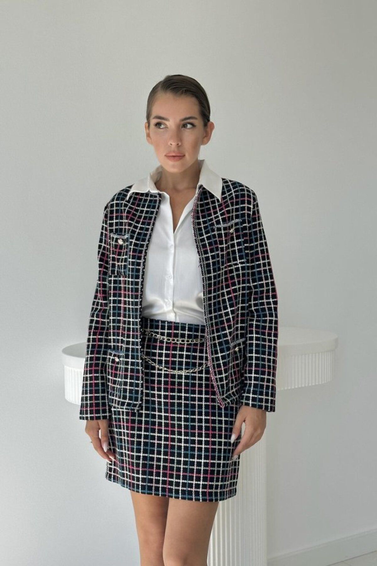ETİLER COLLECTION Siyah Önü Açık Ceket Ve Eteği Zincirli Takım