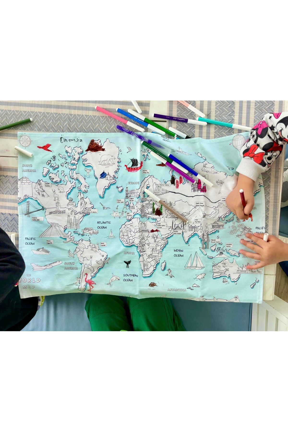 ES Sanat Tasarım Dünya Haritası Boyama Örtüsü - 50x70cm-Boya, Yıka, Tekrar Boya-12'Lİ KALEM DAHİL