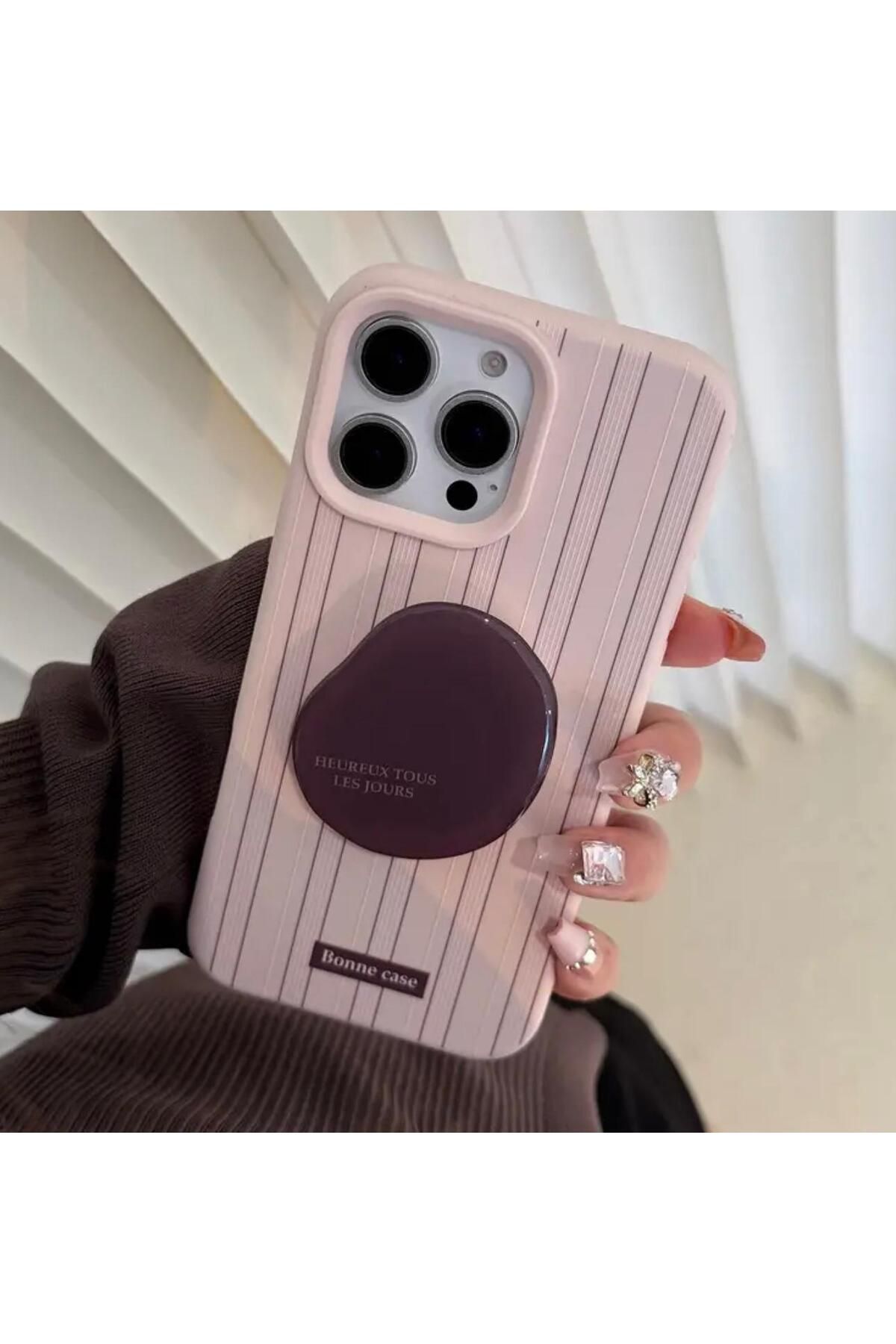 Burroe Atalier İphone15PROMAXpembeüzerinekahvedikeyçizgilivekahveçekirdeğitutucuaparatlıtelefonkılıfı