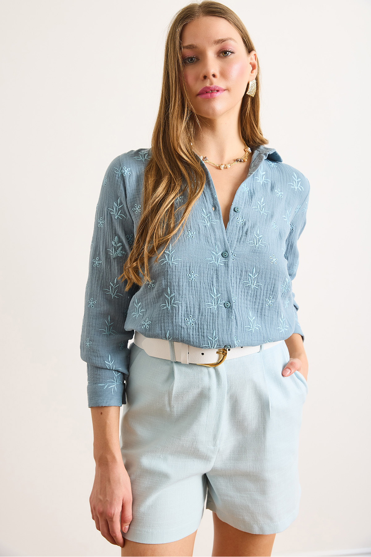 Olalook  Kadın İndigo Nakış Detaylı Müslin Gömlek GML-19001333 - Görsel 4